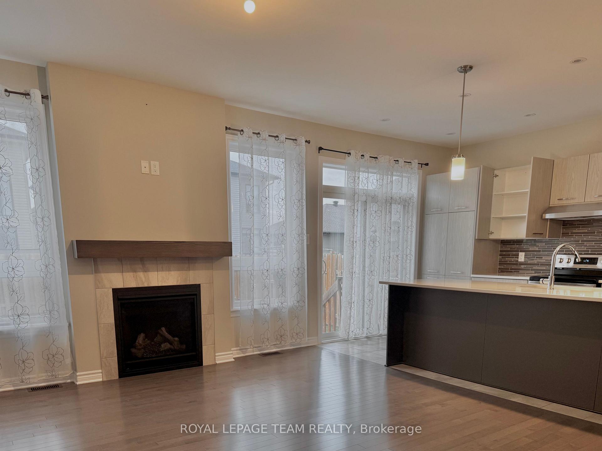 Photo 9 of 82 Warrior Street, Ottawa, Kanata - Emerald Meadows/Trailwest — HOMEH