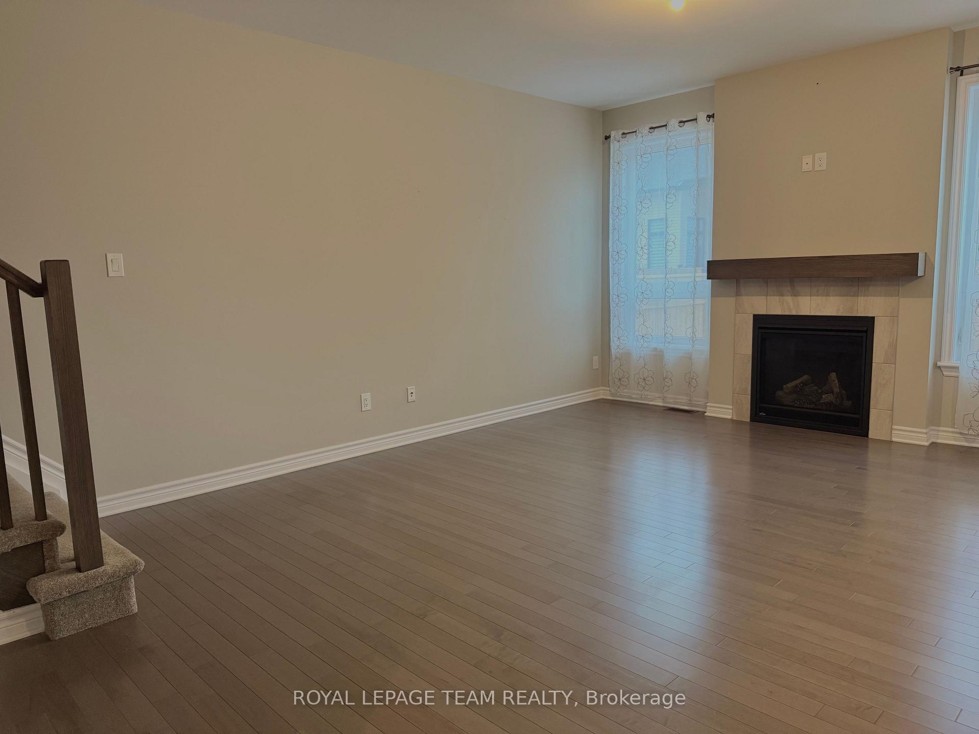 Photo 10 of 82 Warrior Street, Ottawa, Kanata - Emerald Meadows/Trailwest — HOMEH