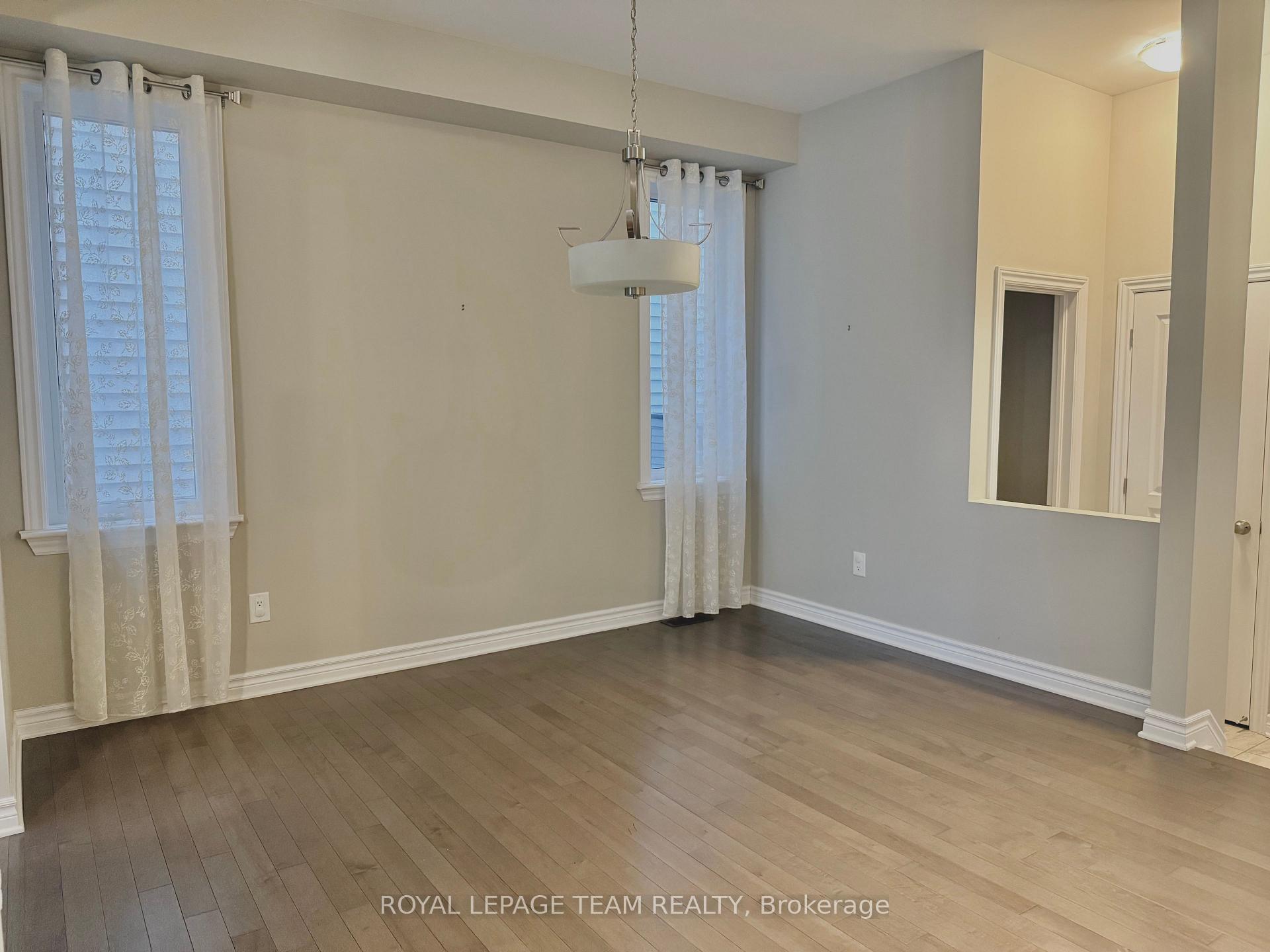 Photo 11 of 82 Warrior Street, Ottawa, Kanata - Emerald Meadows/Trailwest — HOMEH