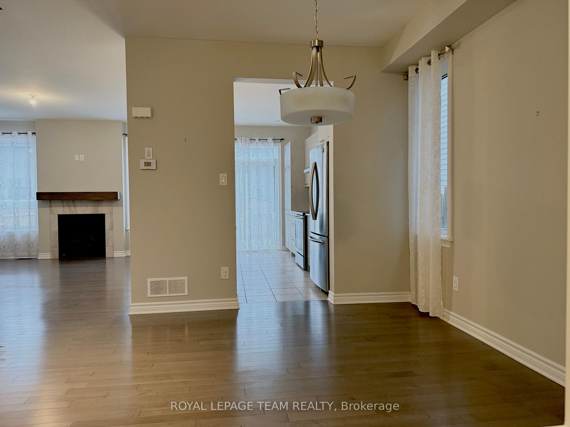 Photo 12 of 82 Warrior Street, Ottawa, Kanata - Emerald Meadows/Trailwest — HOMEH