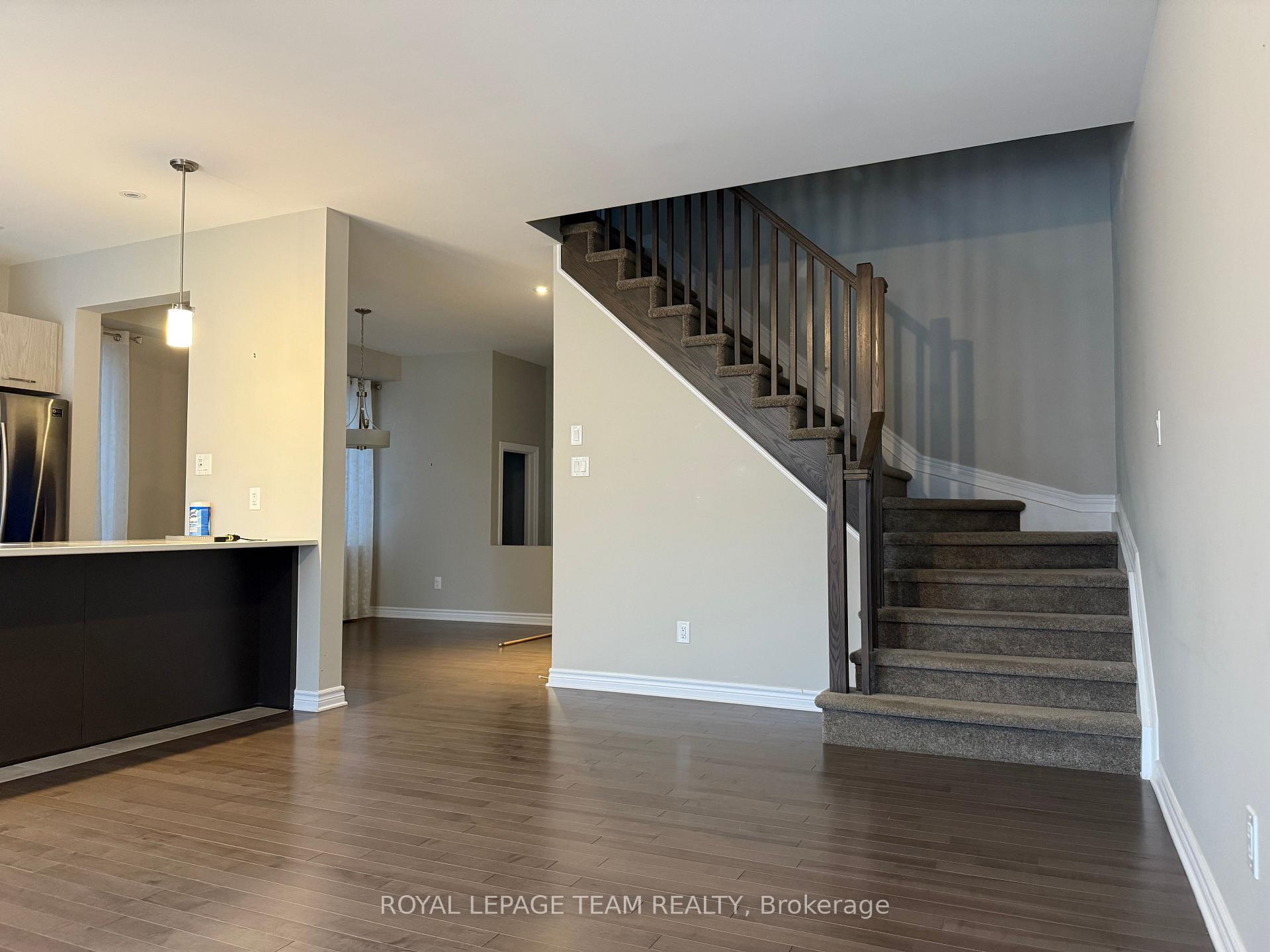 Photo 13 of 82 Warrior Street, Ottawa, Kanata - Emerald Meadows/Trailwest — HOMEH