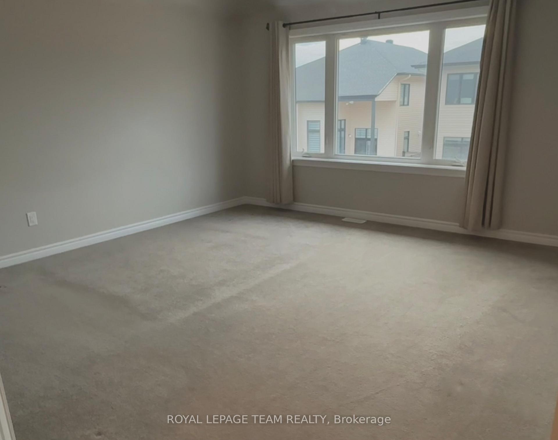Photo 15 of 82 Warrior Street, Ottawa, Kanata - Emerald Meadows/Trailwest — HOMEH