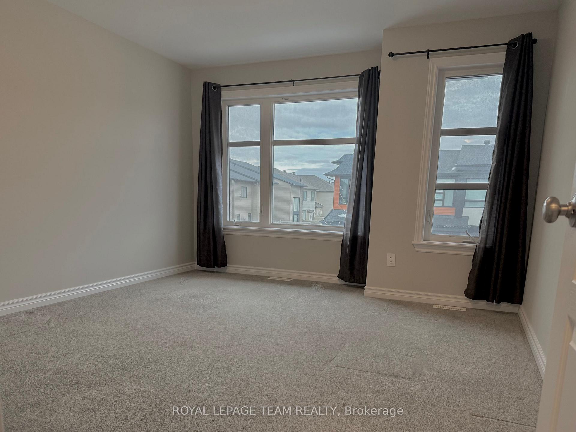 Photo 20 of 82 Warrior Street, Ottawa, Kanata - Emerald Meadows/Trailwest — HOMEH