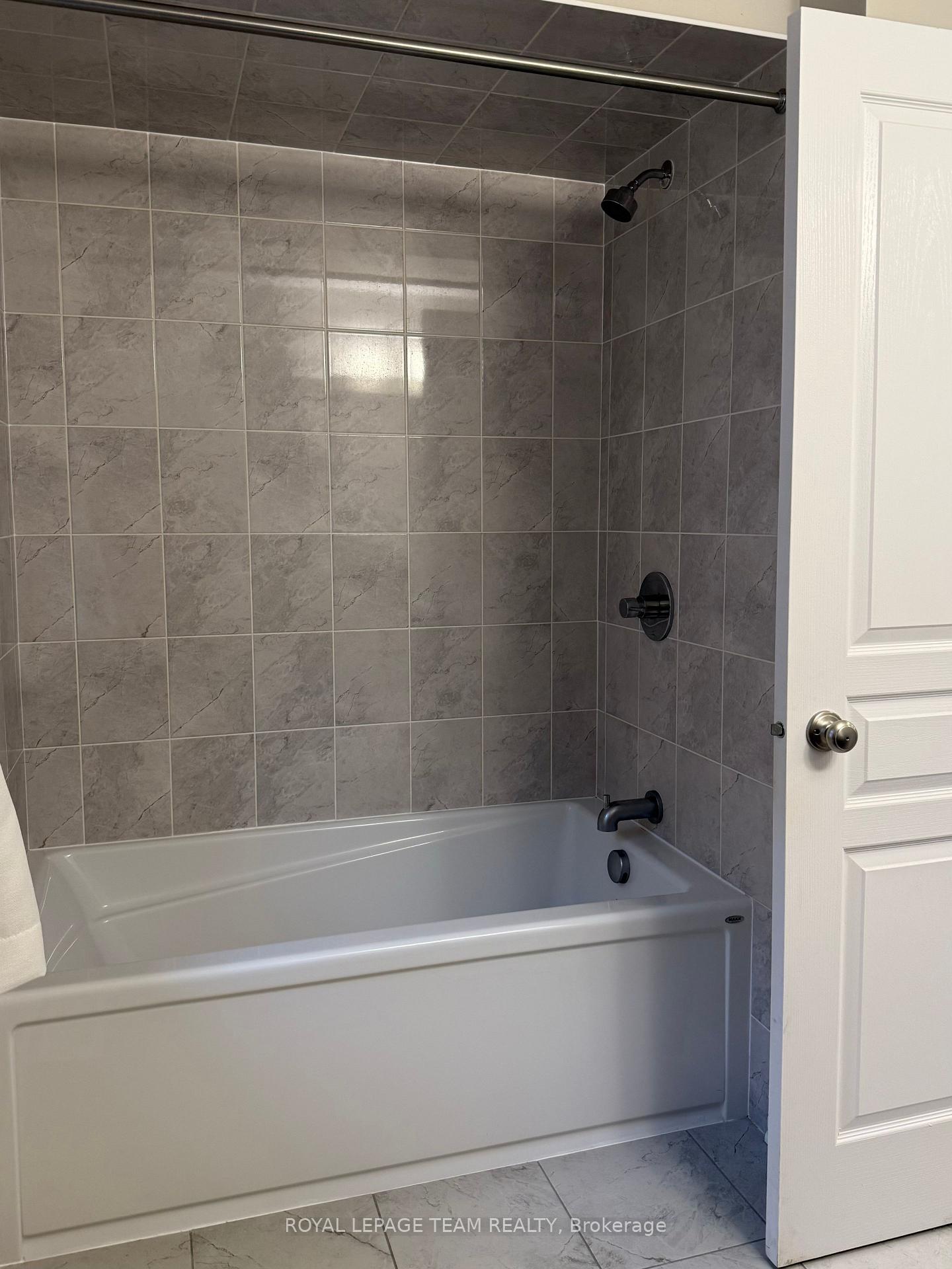 Photo 24 of 82 Warrior Street, Ottawa, Kanata - Emerald Meadows/Trailwest — HOMEH
