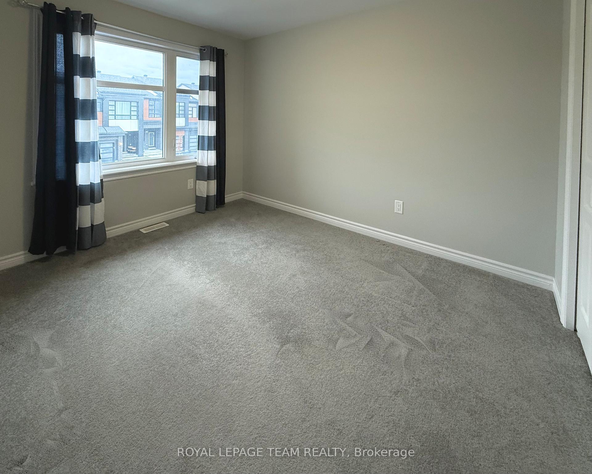 Photo 25 of 82 Warrior Street, Ottawa, Kanata - Emerald Meadows/Trailwest — HOMEH