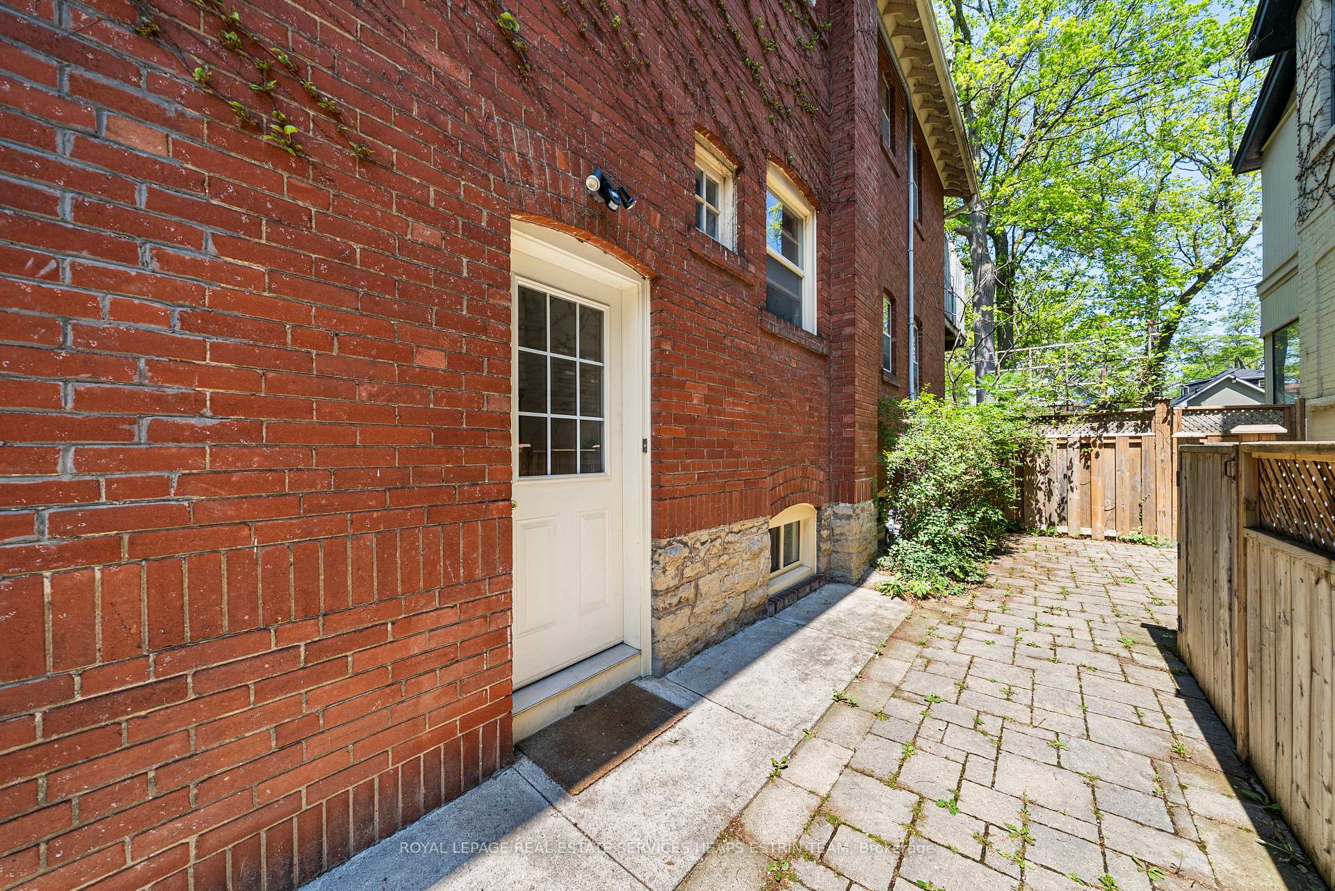 Photo 2 of Unit Lower, 330 St Clair Avenue E, Toronto, Rosedale-Moore Park — HOMEH