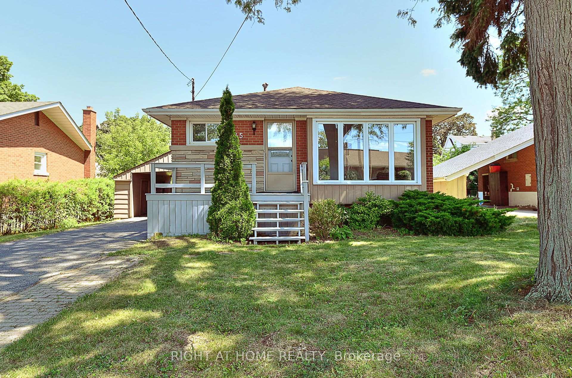 Photo of 245 West 33rd Street