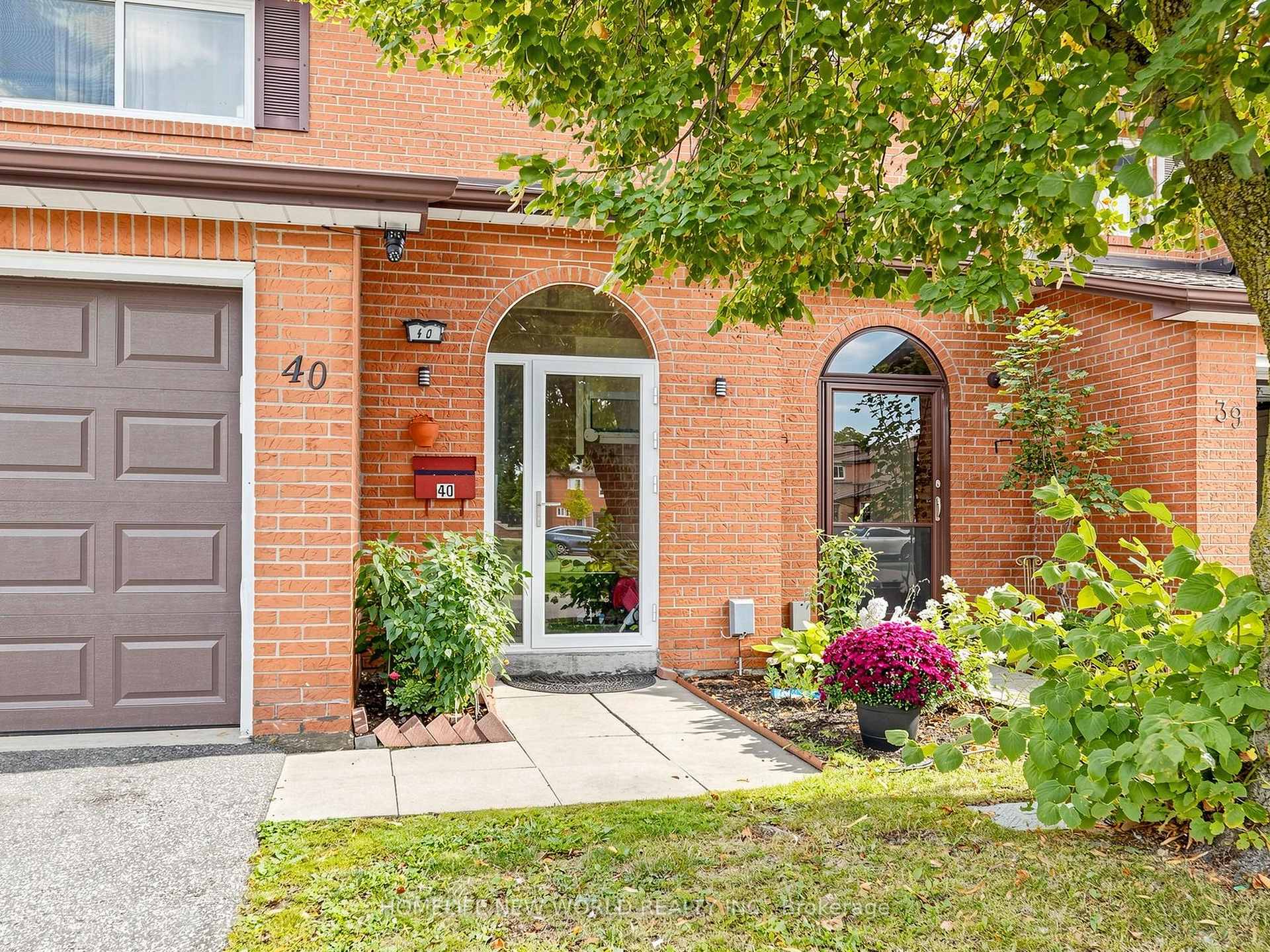 Photo 5 of Unit 40, 90 Crockamhill Drive, Scarborough, Agincourt North — HOMEH