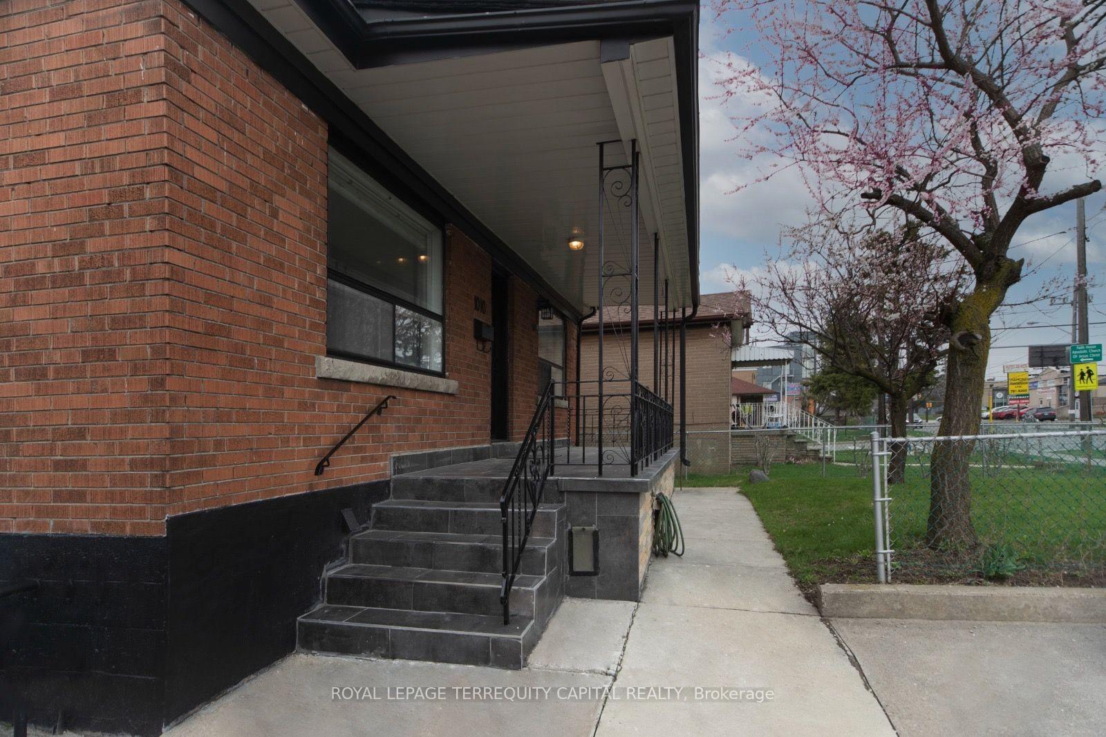 Photo 2 of Unit Upper, 1010 Caledonia Road, North York, Yorkdale-Glen Park — HOMEH