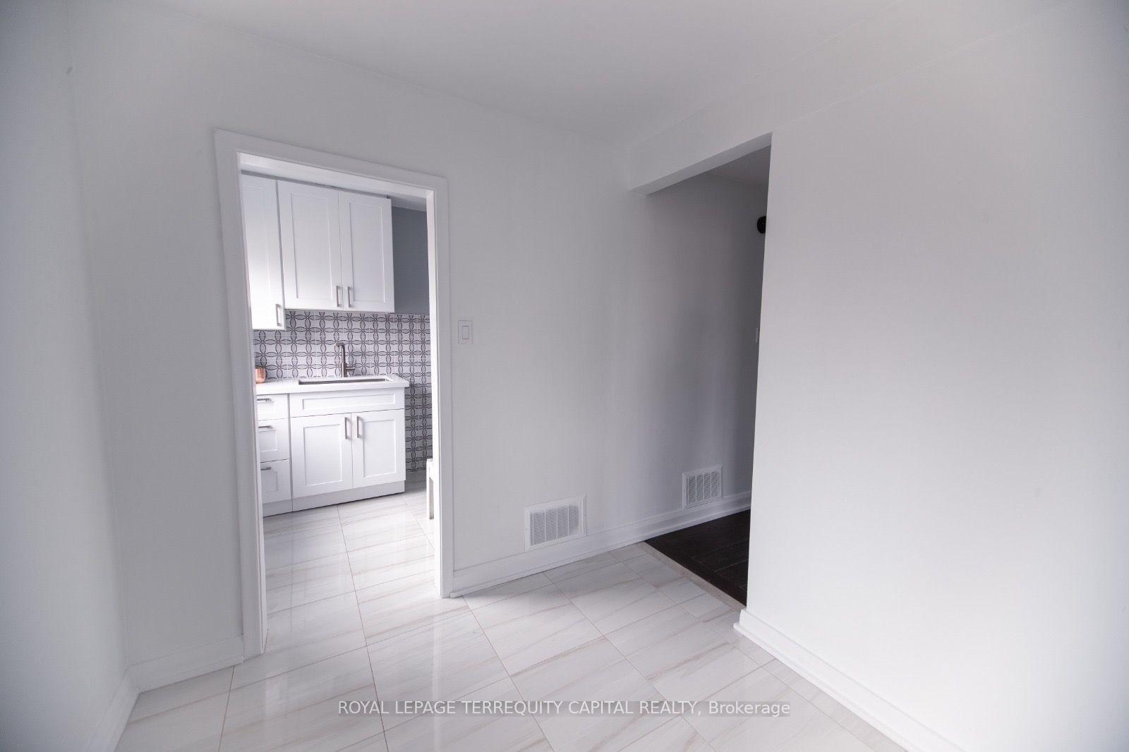 Photo 5 of Unit Upper, 1010 Caledonia Road, North York, Yorkdale-Glen Park — HOMEH