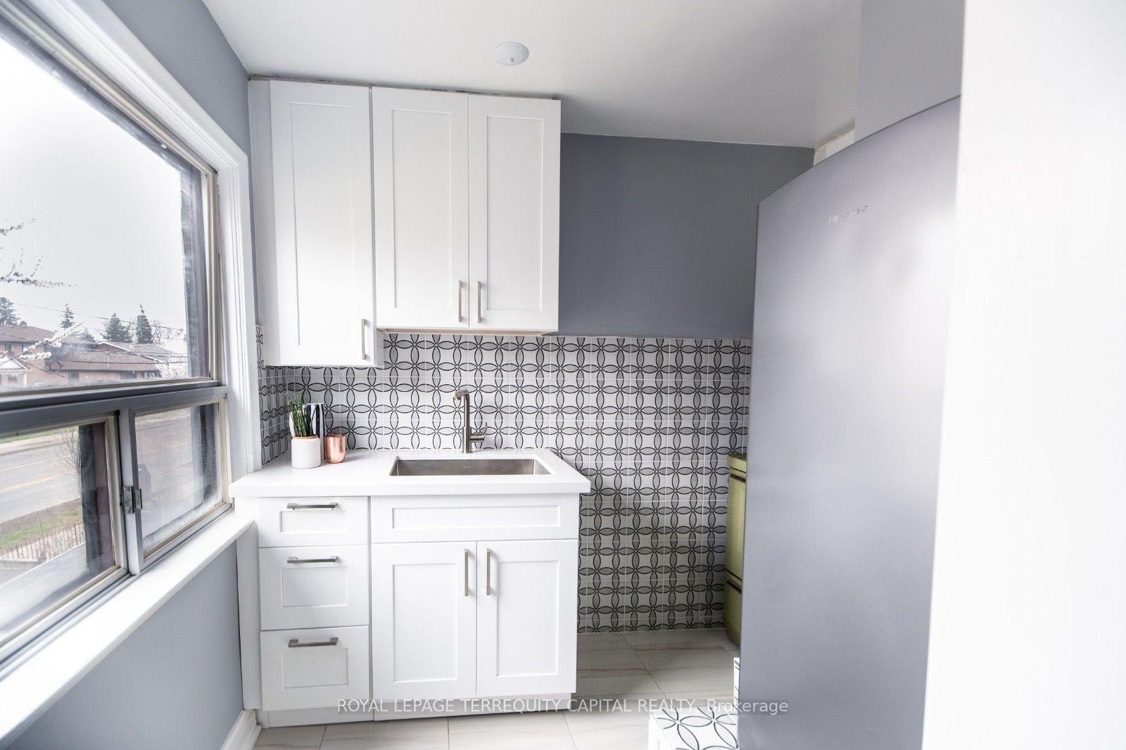 Photo 6 of Unit Upper, 1010 Caledonia Road, North York, Yorkdale-Glen Park — HOMEH