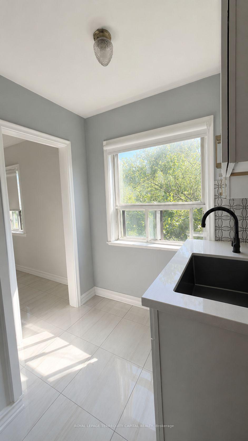 Photo 7 of Unit Upper, 1010 Caledonia Road, North York, Yorkdale-Glen Park — HOMEH