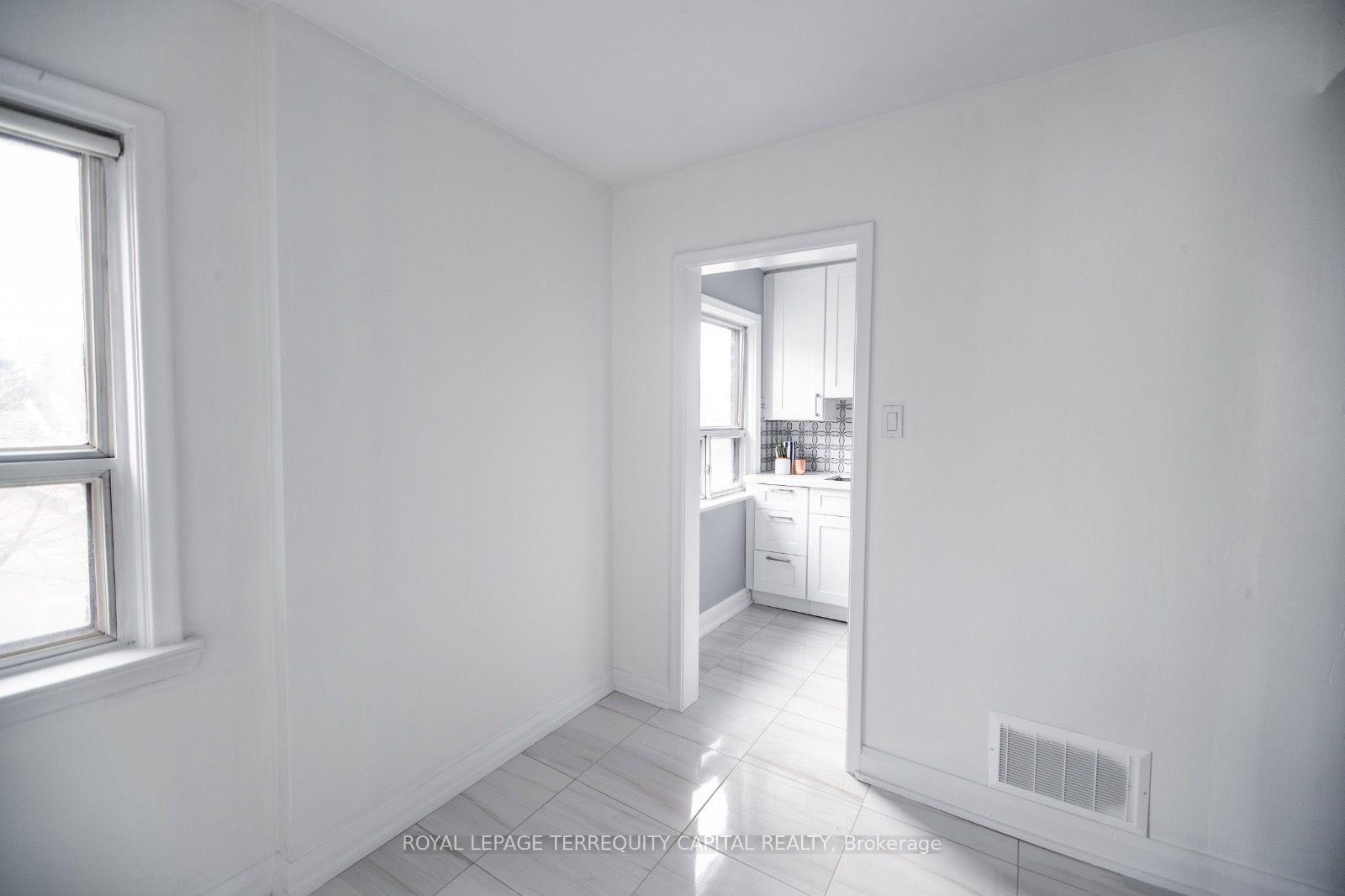 Photo 8 of Unit Upper, 1010 Caledonia Road, North York, Yorkdale-Glen Park — HOMEH