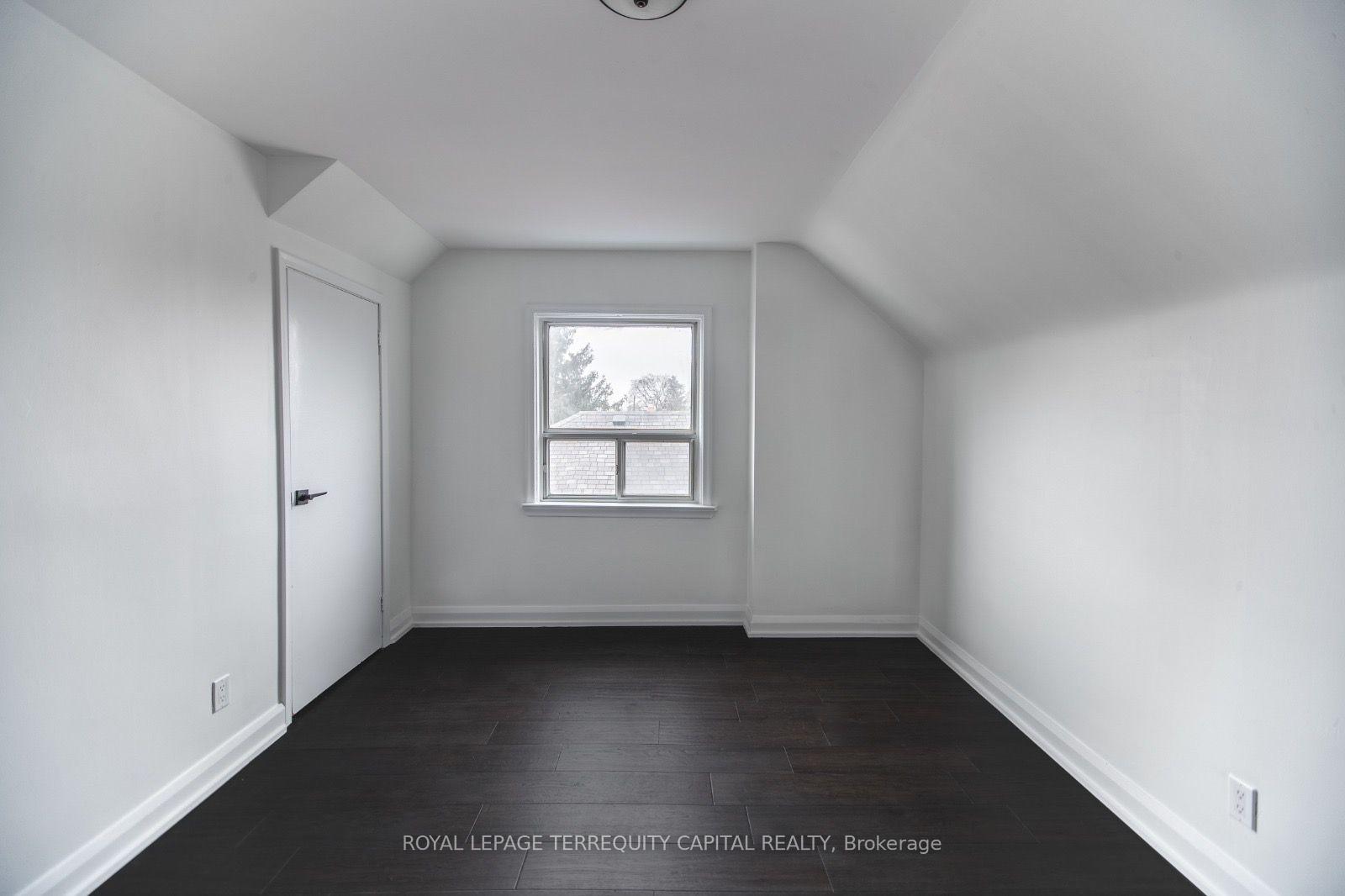 Photo 10 of Unit Upper, 1010 Caledonia Road, North York, Yorkdale-Glen Park — HOMEH