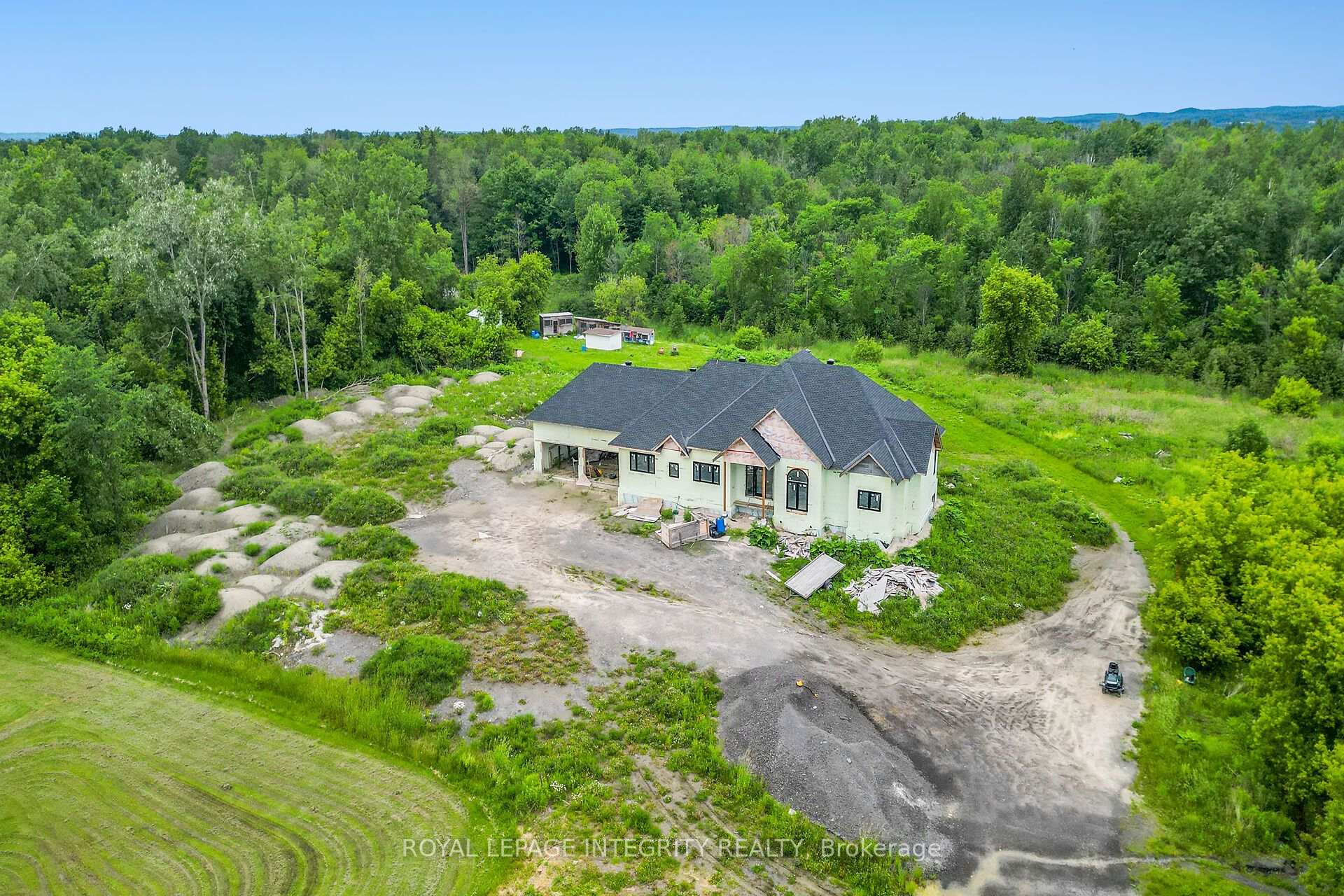 Photo of 1695 Old Montreal Road