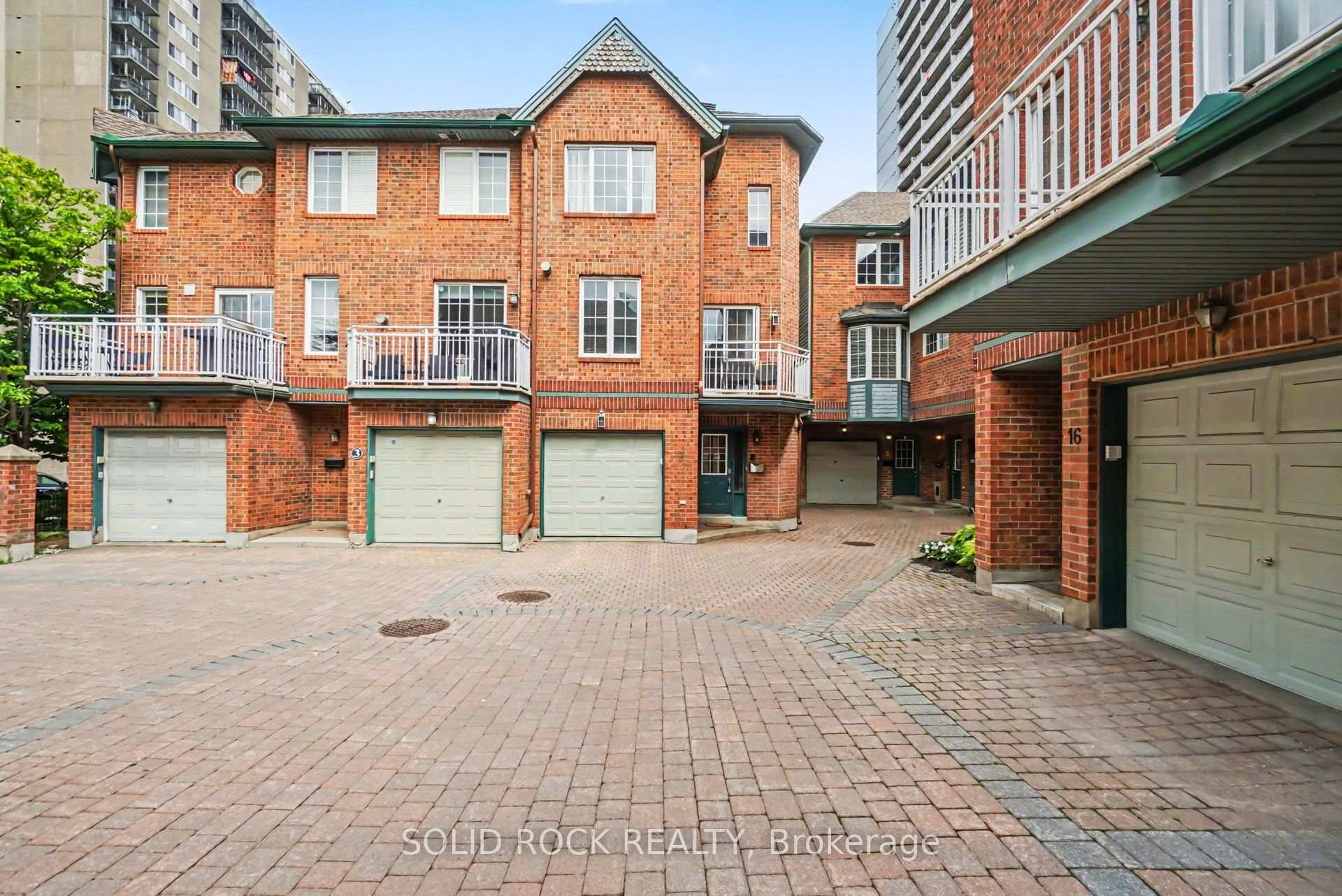Photo 2 of 5 Beckington Private, Ottawa, Ottawa Centre — HOMEH
