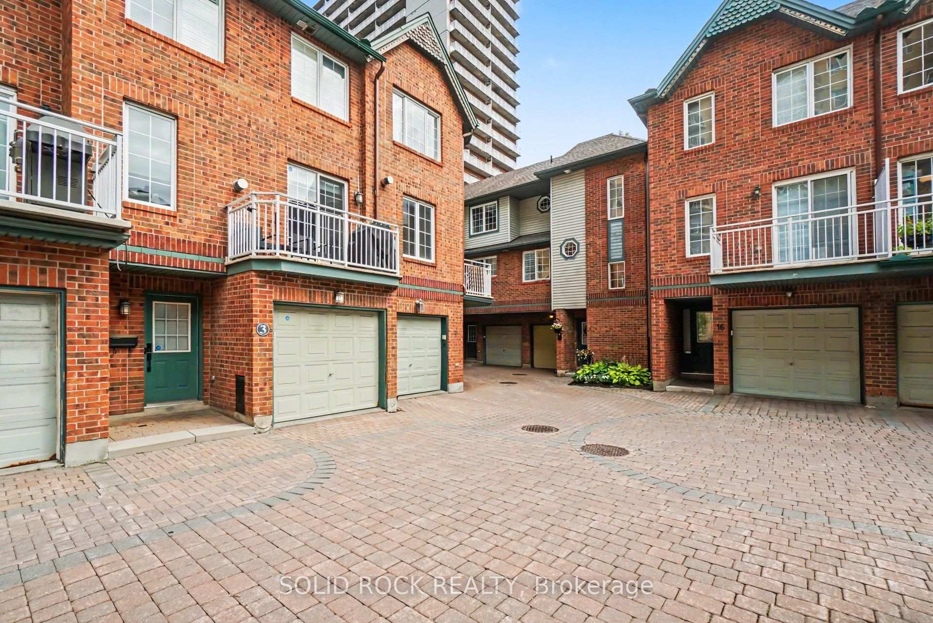 Photo 3 of 5 Beckington Private, Ottawa, Ottawa Centre — HOMEH