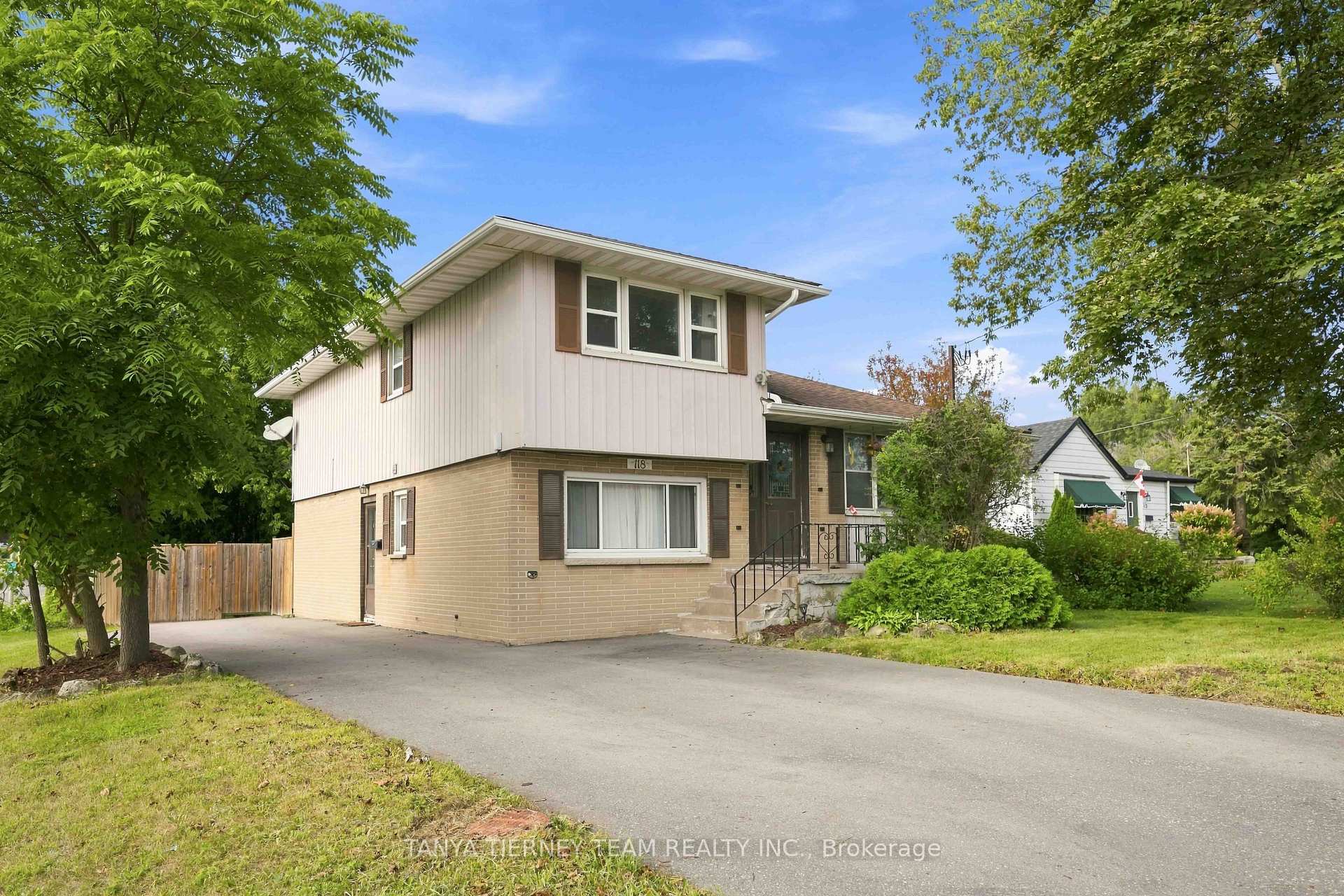 Photo 2 of 118 Rossland Road W, Oshawa, Centennial — HOMEH