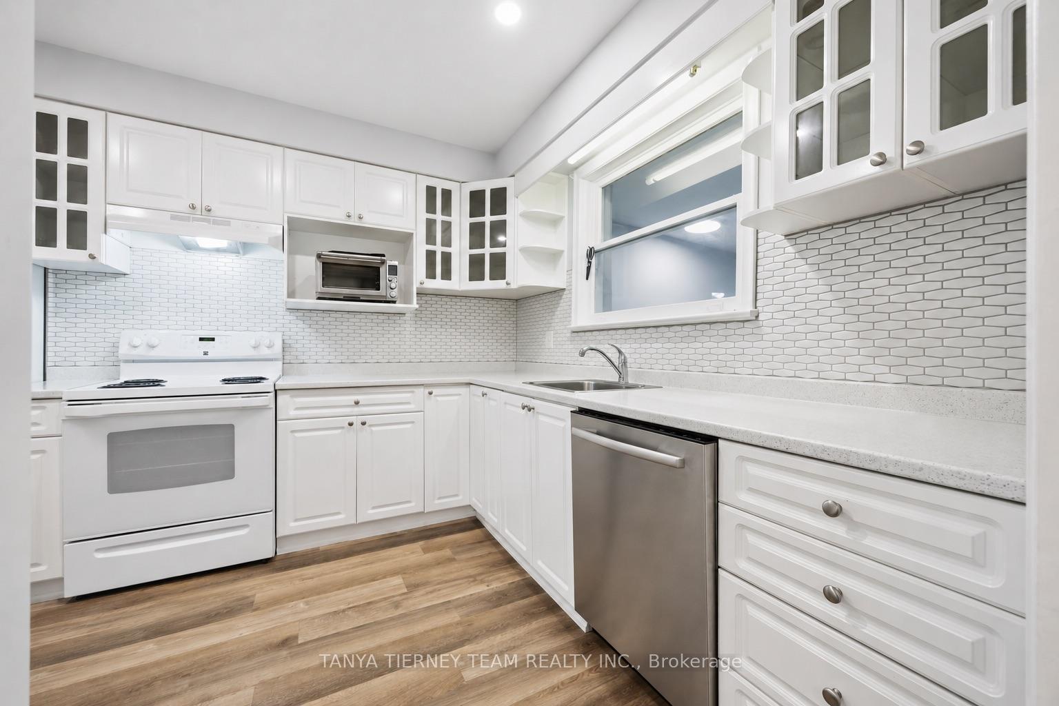 Photo 9 of 118 Rossland Road W, Oshawa, Centennial — HOMEH