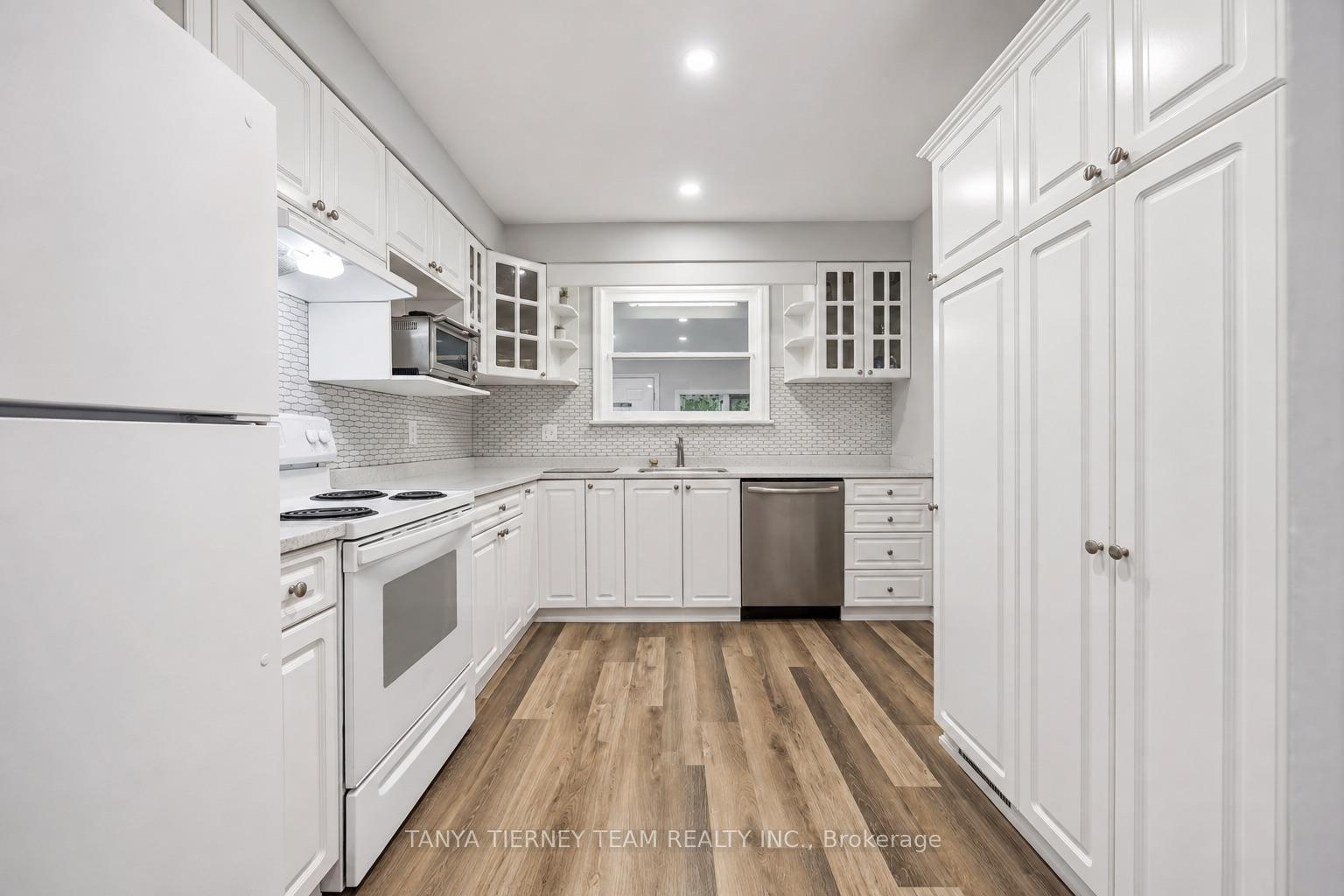 Photo 11 of 118 Rossland Road W, Oshawa, Centennial — HOMEH