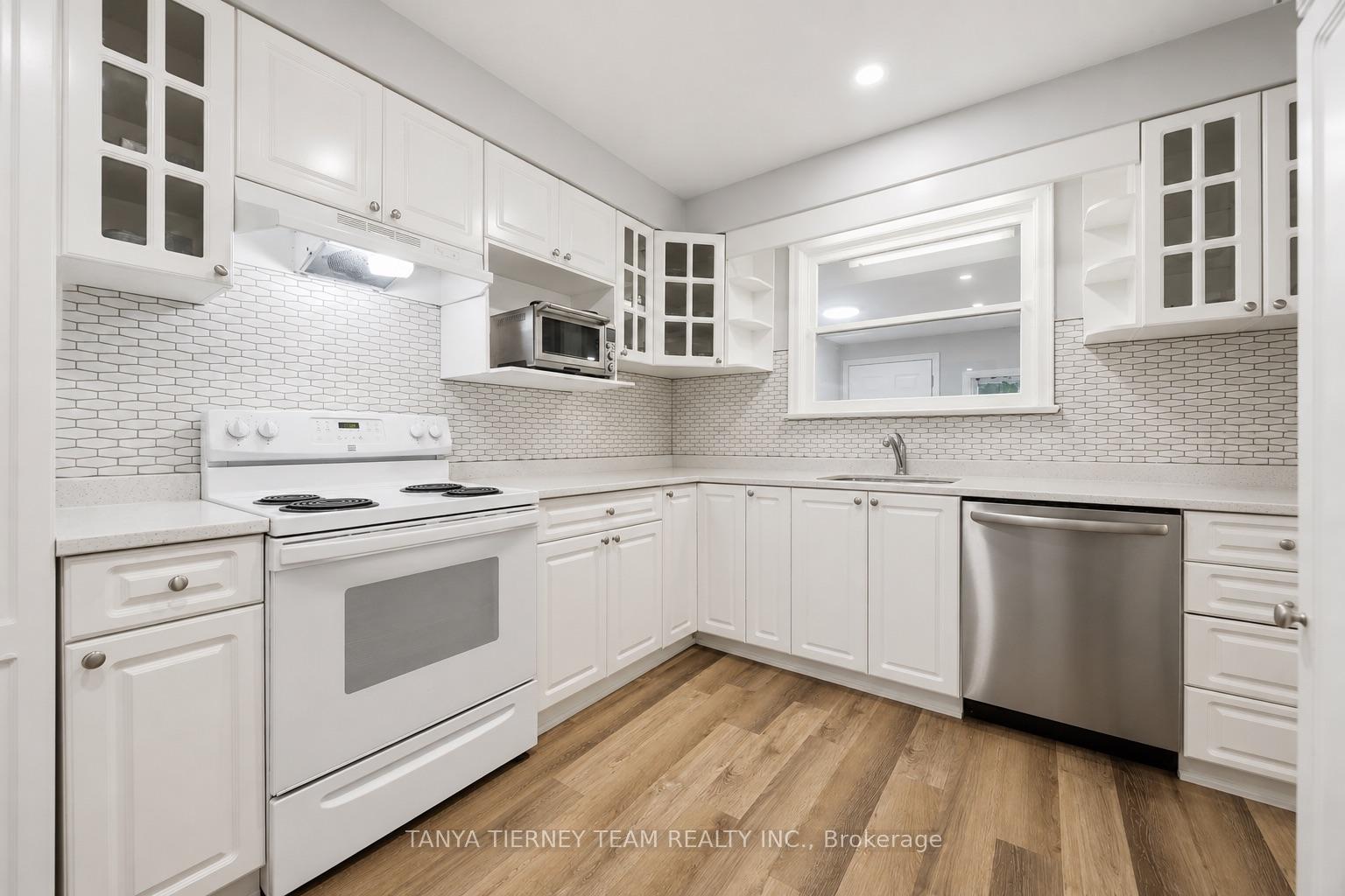 Photo 12 of 118 Rossland Road W, Oshawa, Centennial — HOMEH
