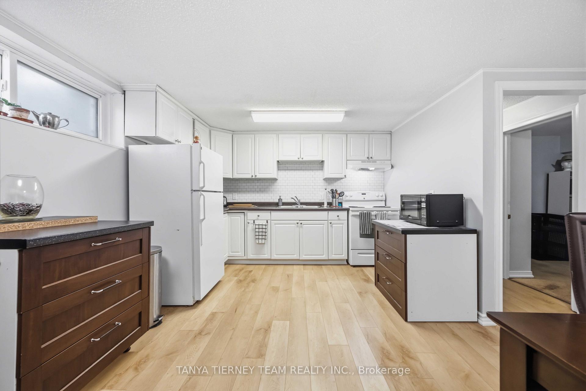 Photo 25 of 118 Rossland Road W, Oshawa, Centennial — HOMEH