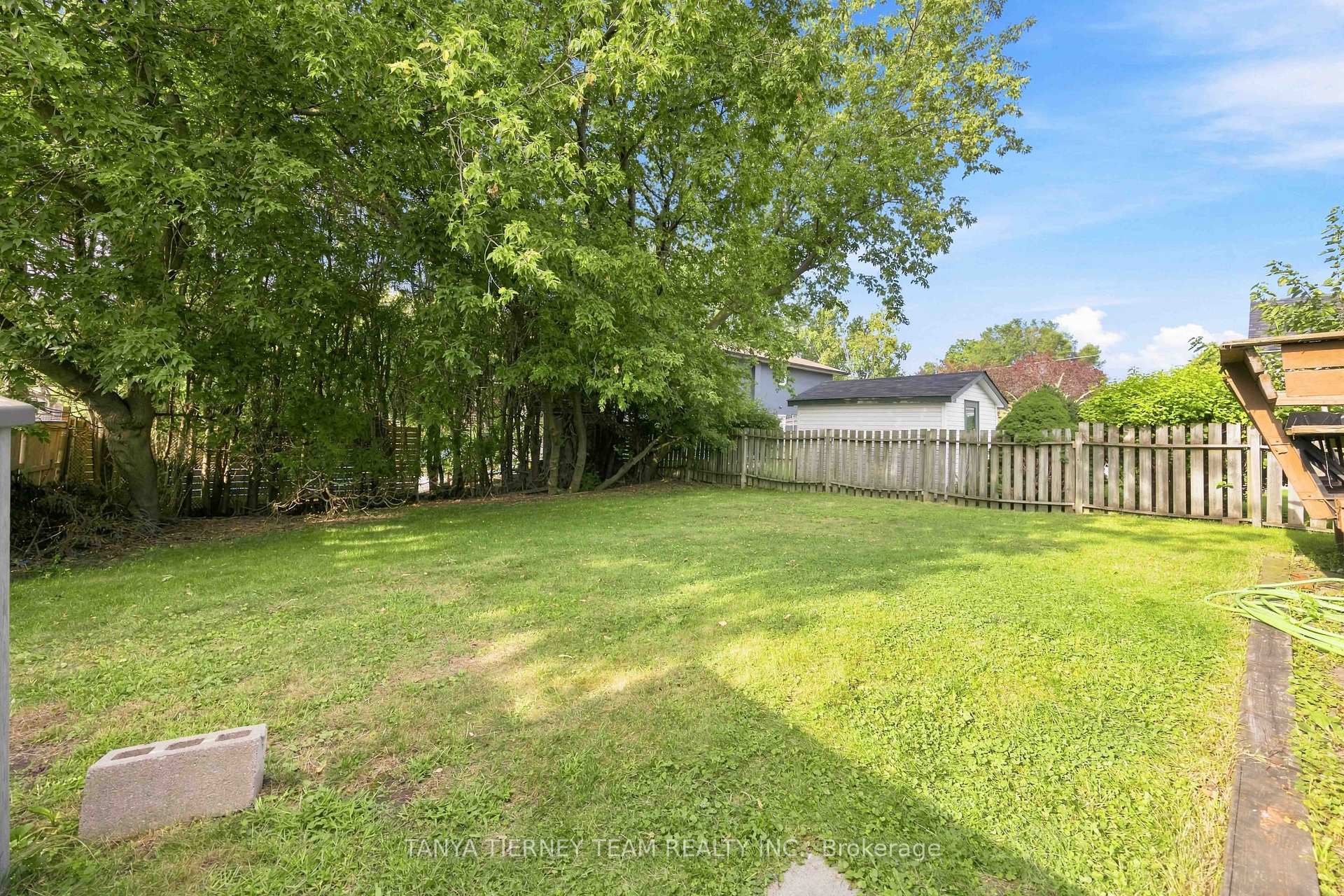 Photo 32 of 118 Rossland Road W, Oshawa, Centennial — HOMEH