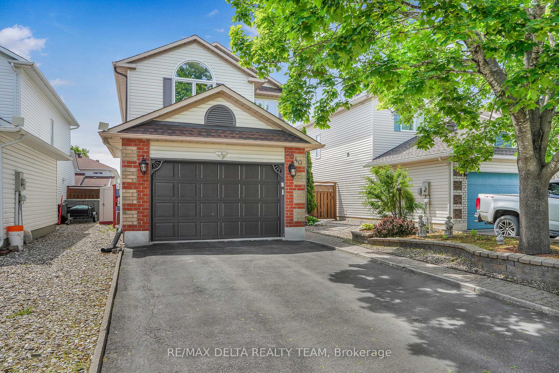 Photo 2 of 2040 Sunland Drive, Ottawa, Fallingbrook/Gardenway South — HOMEH