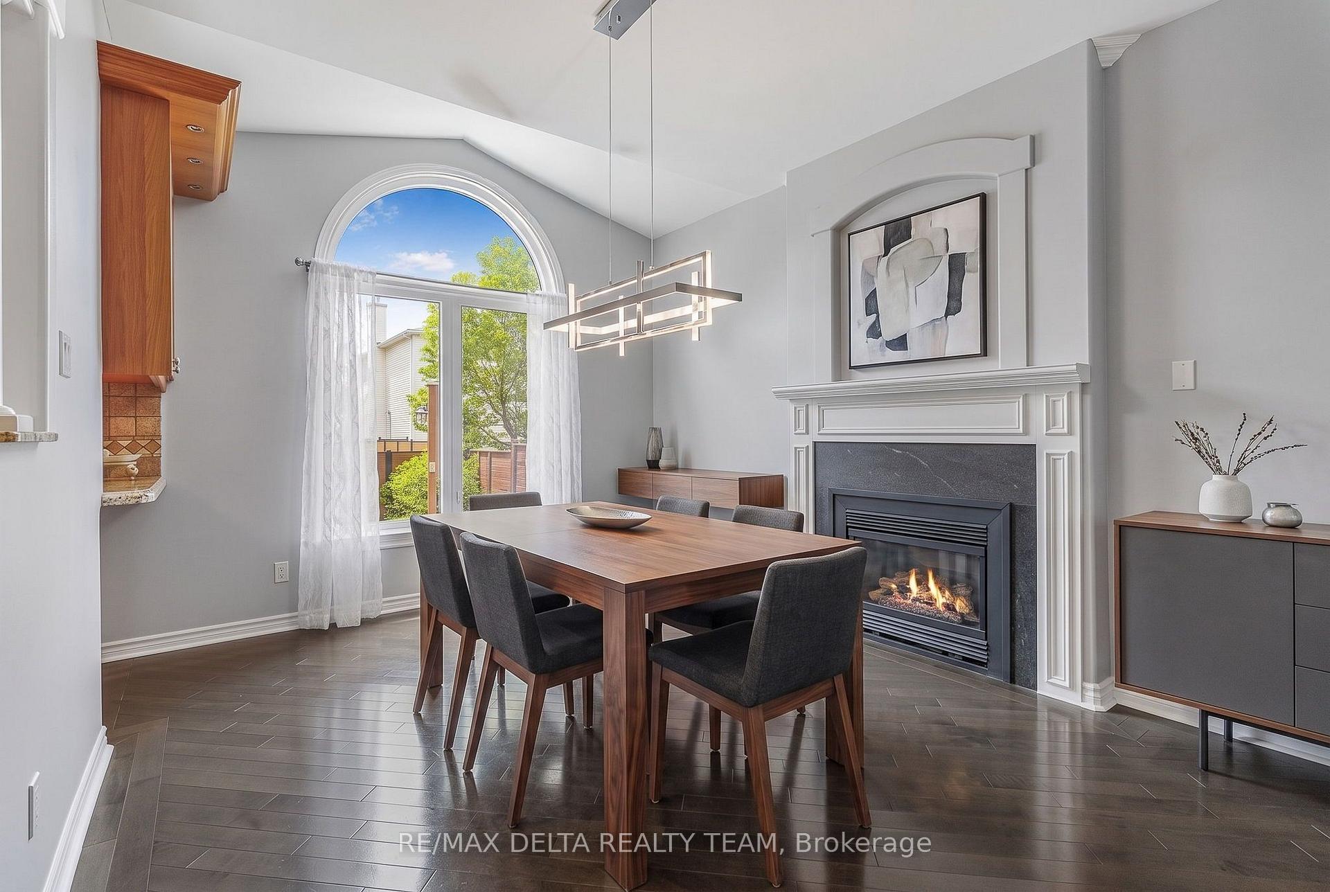 Photo 4 of 2040 Sunland Drive, Ottawa, Fallingbrook/Gardenway South — HOMEH