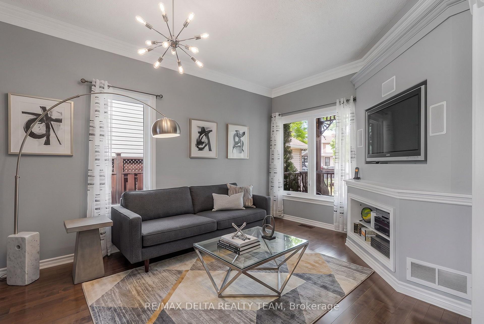 Photo 5 of 2040 Sunland Drive, Ottawa, Fallingbrook/Gardenway South — HOMEH