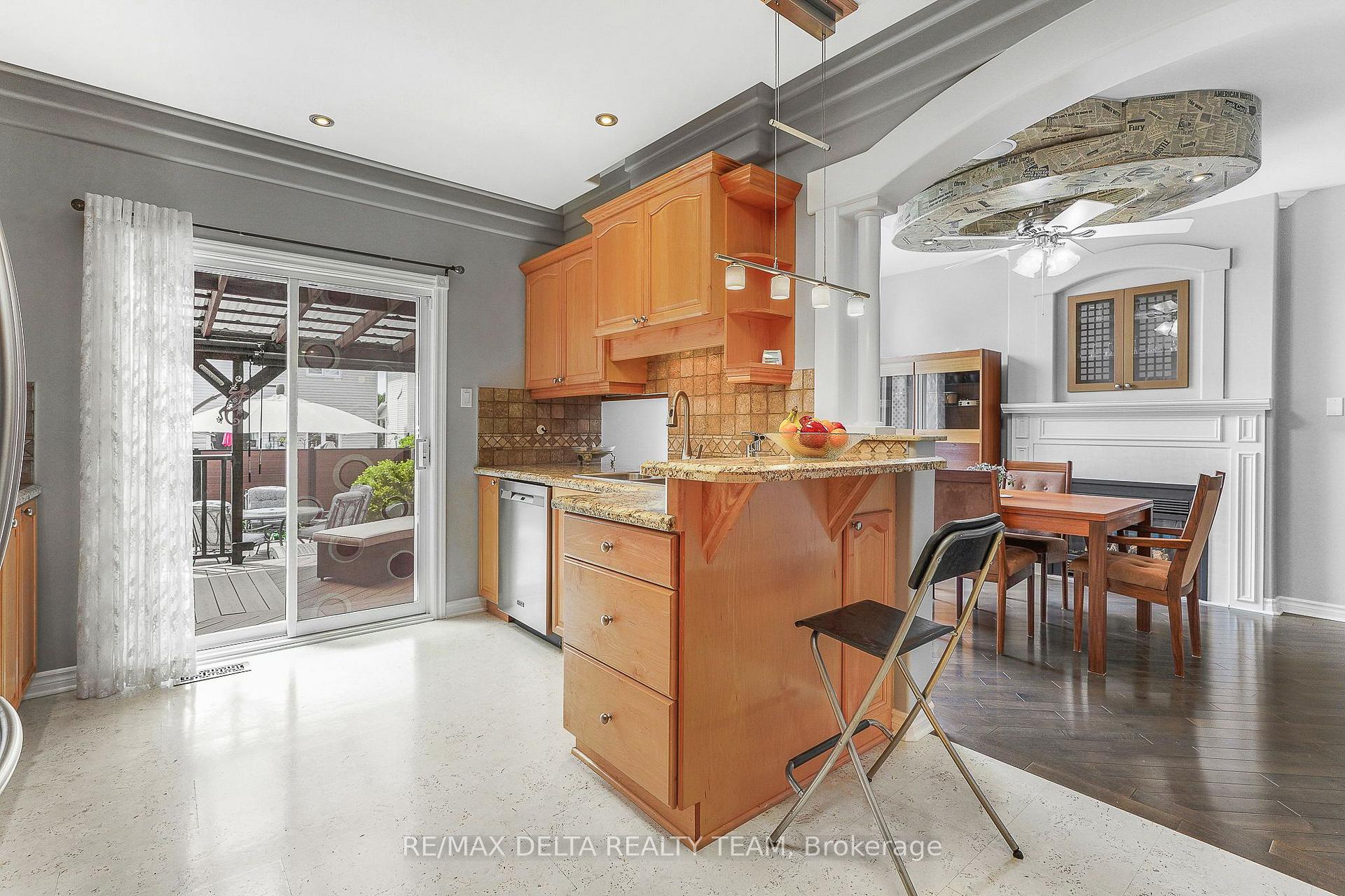 Photo 7 of 2040 Sunland Drive, Ottawa, Fallingbrook/Gardenway South — HOMEH
