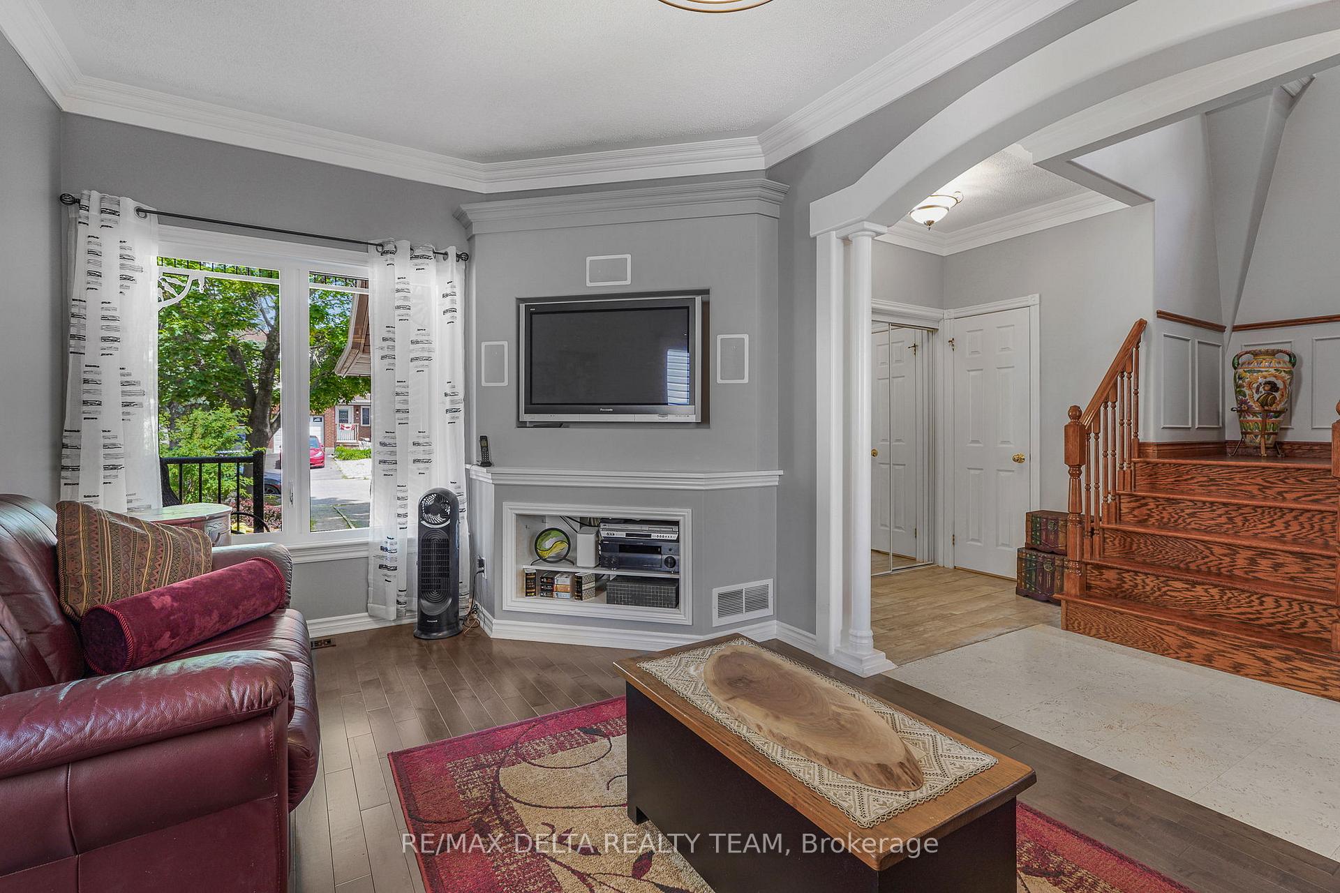 Photo 10 of 2040 Sunland Drive, Ottawa, Fallingbrook/Gardenway South — HOMEH