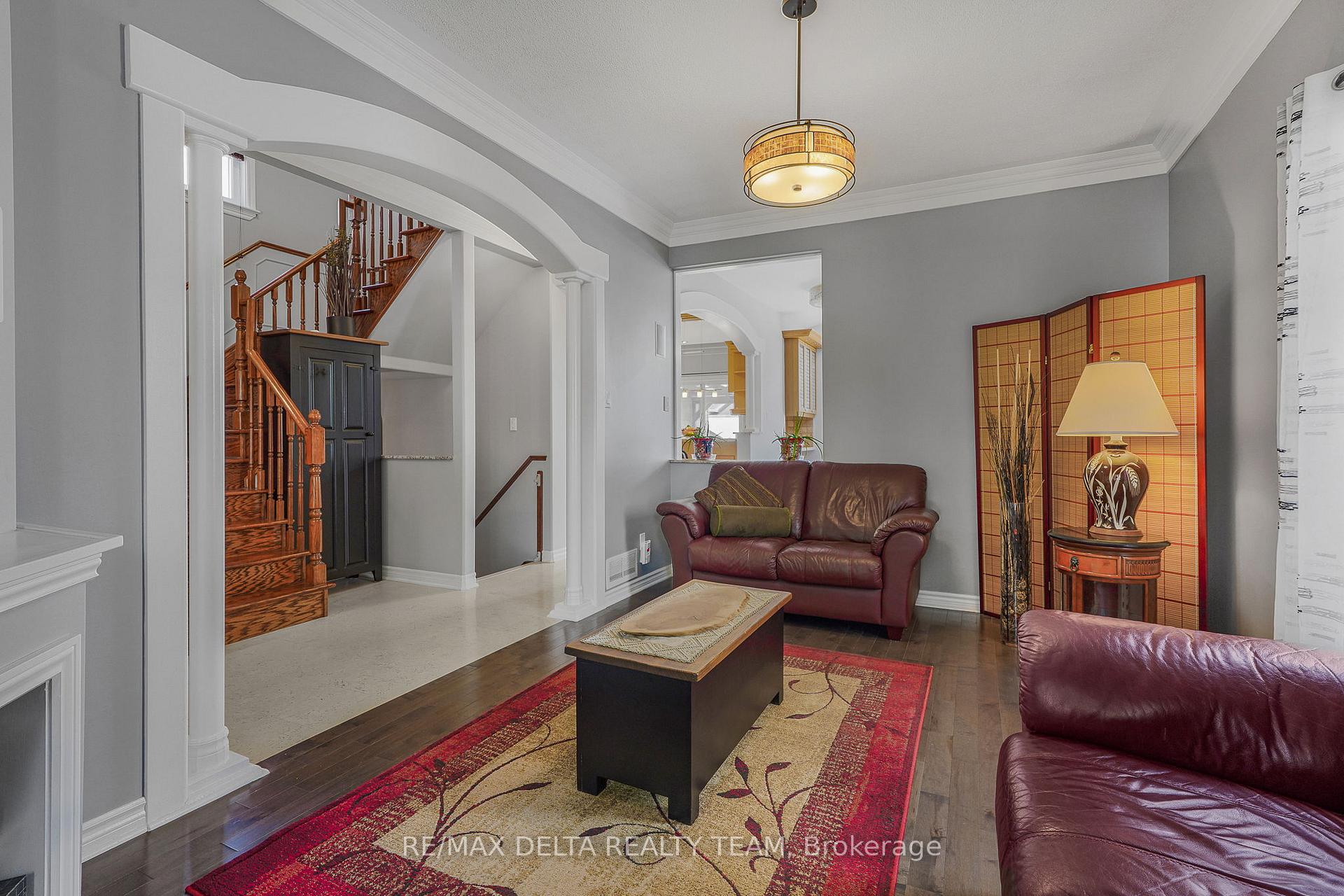 Photo 11 of 2040 Sunland Drive, Ottawa, Fallingbrook/Gardenway South — HOMEH