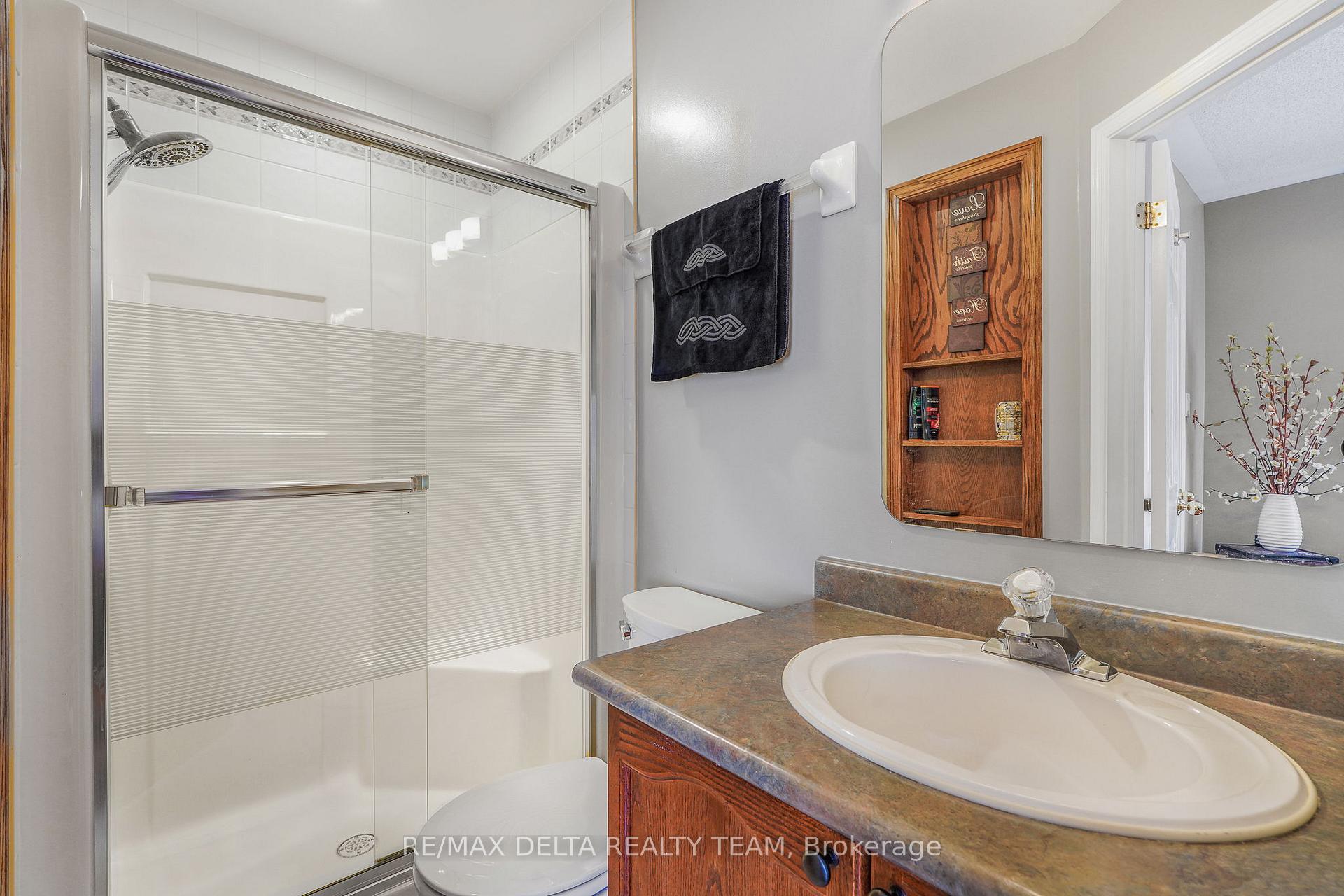 Photo 17 of 2040 Sunland Drive, Ottawa, Fallingbrook/Gardenway South — HOMEH