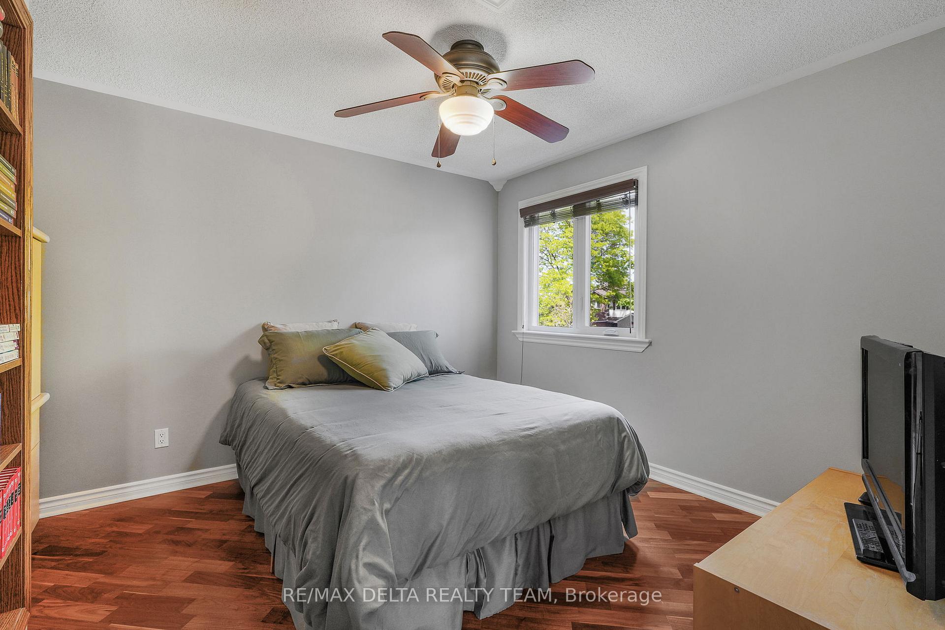 Photo 18 of 2040 Sunland Drive, Ottawa, Fallingbrook/Gardenway South — HOMEH
