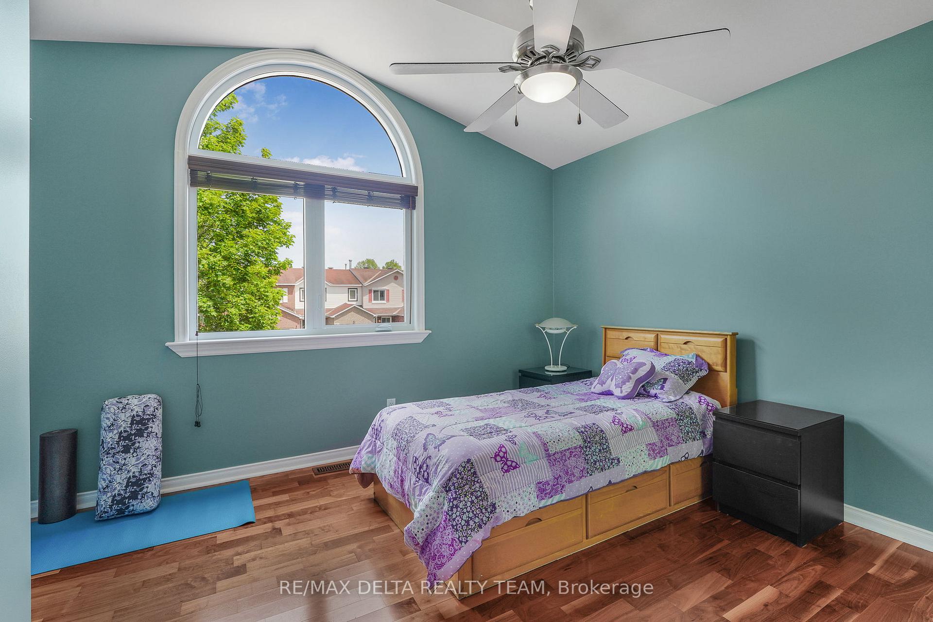 Photo 19 of 2040 Sunland Drive, Ottawa, Fallingbrook/Gardenway South — HOMEH