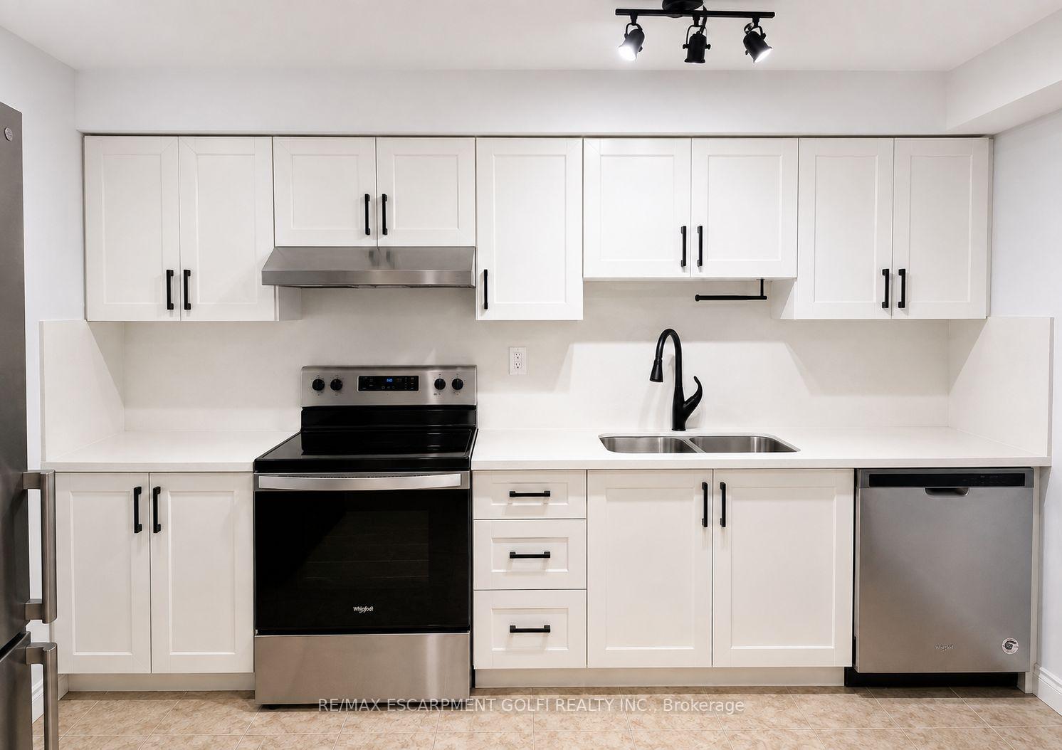 Photo 4 of Unit 2, 2403 Lakeshore Boulevard W, Etobicoke, Mimico — HOMEH