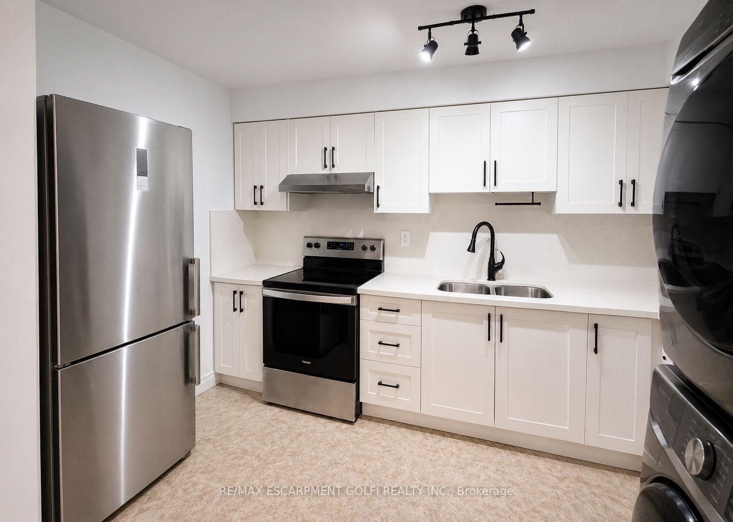 Photo 5 of Unit 2, 2403 Lakeshore Boulevard W, Etobicoke, Mimico — HOMEH