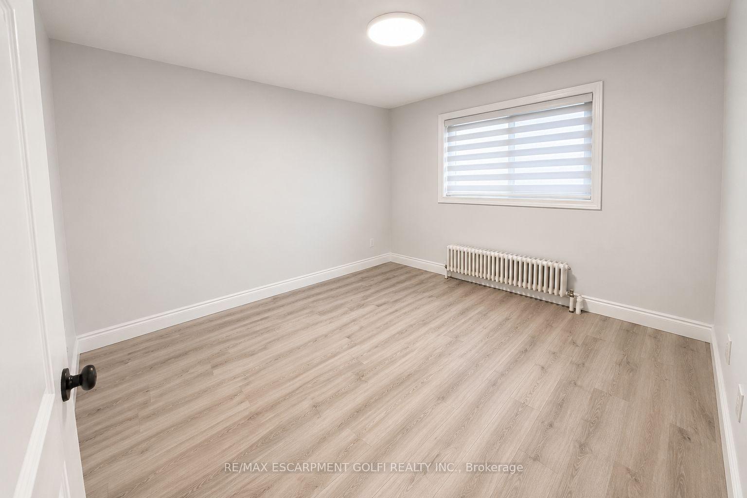 Photo 7 of Unit 2, 2403 Lakeshore Boulevard W, Etobicoke, Mimico — HOMEH