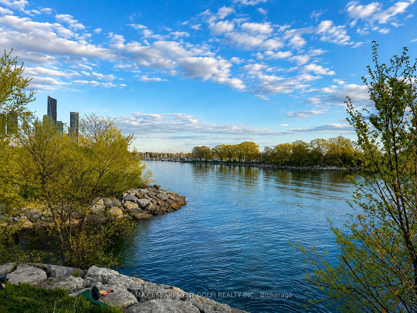 Photo 12 of Unit 2, 2403 Lakeshore Boulevard W, Etobicoke, Mimico — HOMEH