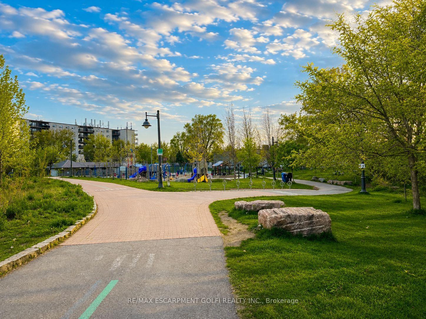 Photo 13 of Unit 2, 2403 Lakeshore Boulevard W, Etobicoke, Mimico — HOMEH