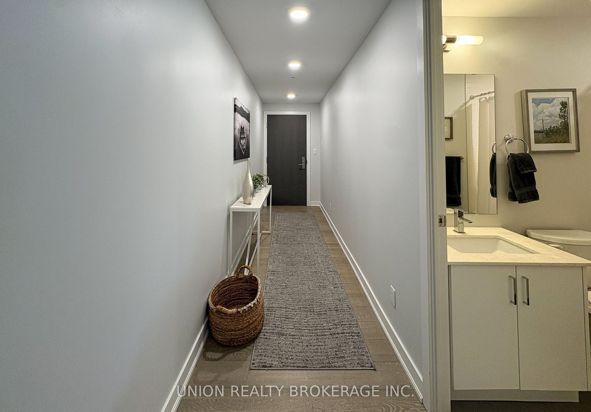Photo 2 of Unit 307, 1960 Queen Street, Toronto, The Beaches — HOMEH
