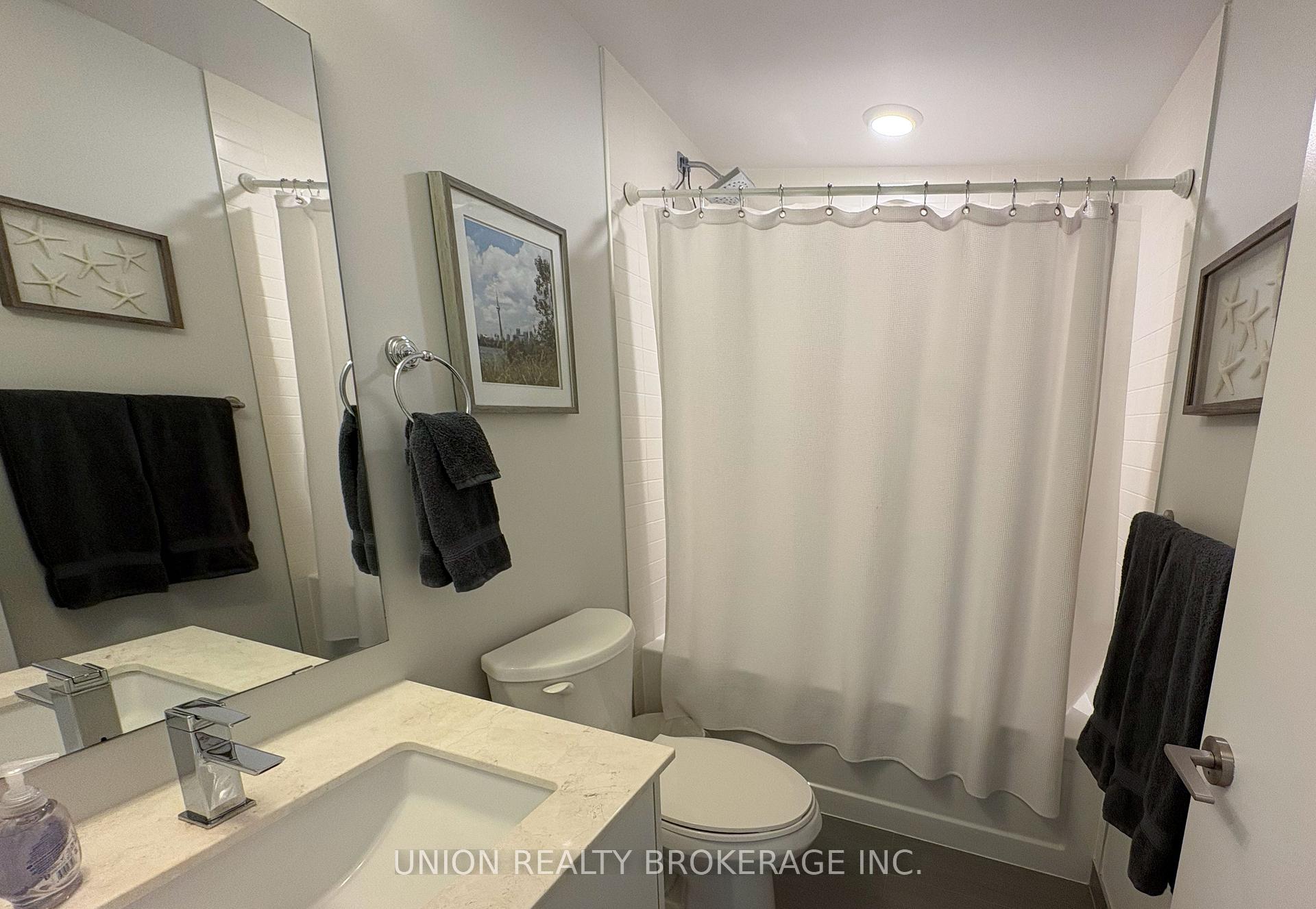 Photo 4 of Unit 307, 1960 Queen Street, Toronto, The Beaches — HOMEH