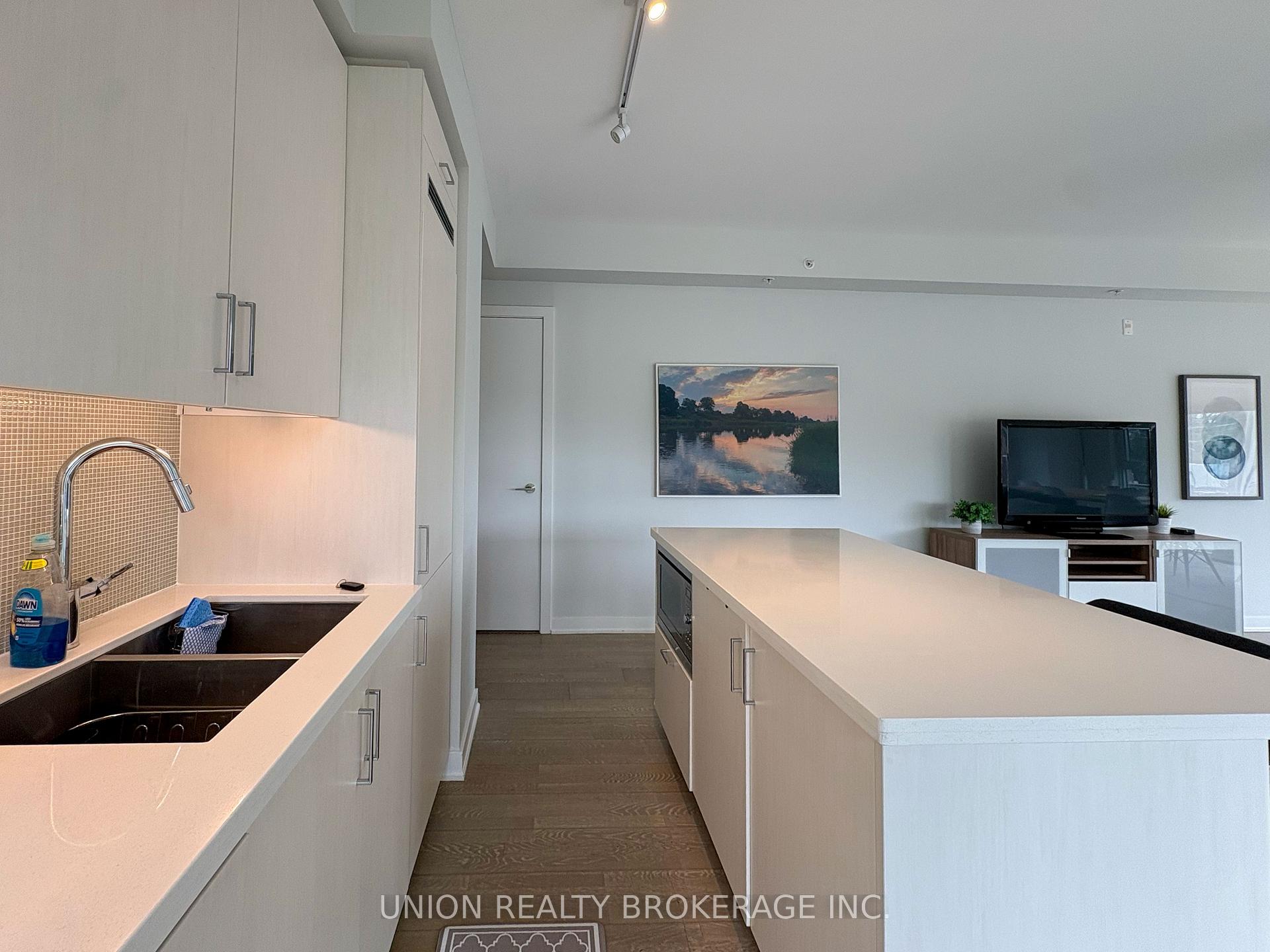 Photo 19 of Unit 307, 1960 Queen Street, Toronto, The Beaches — HOMEH