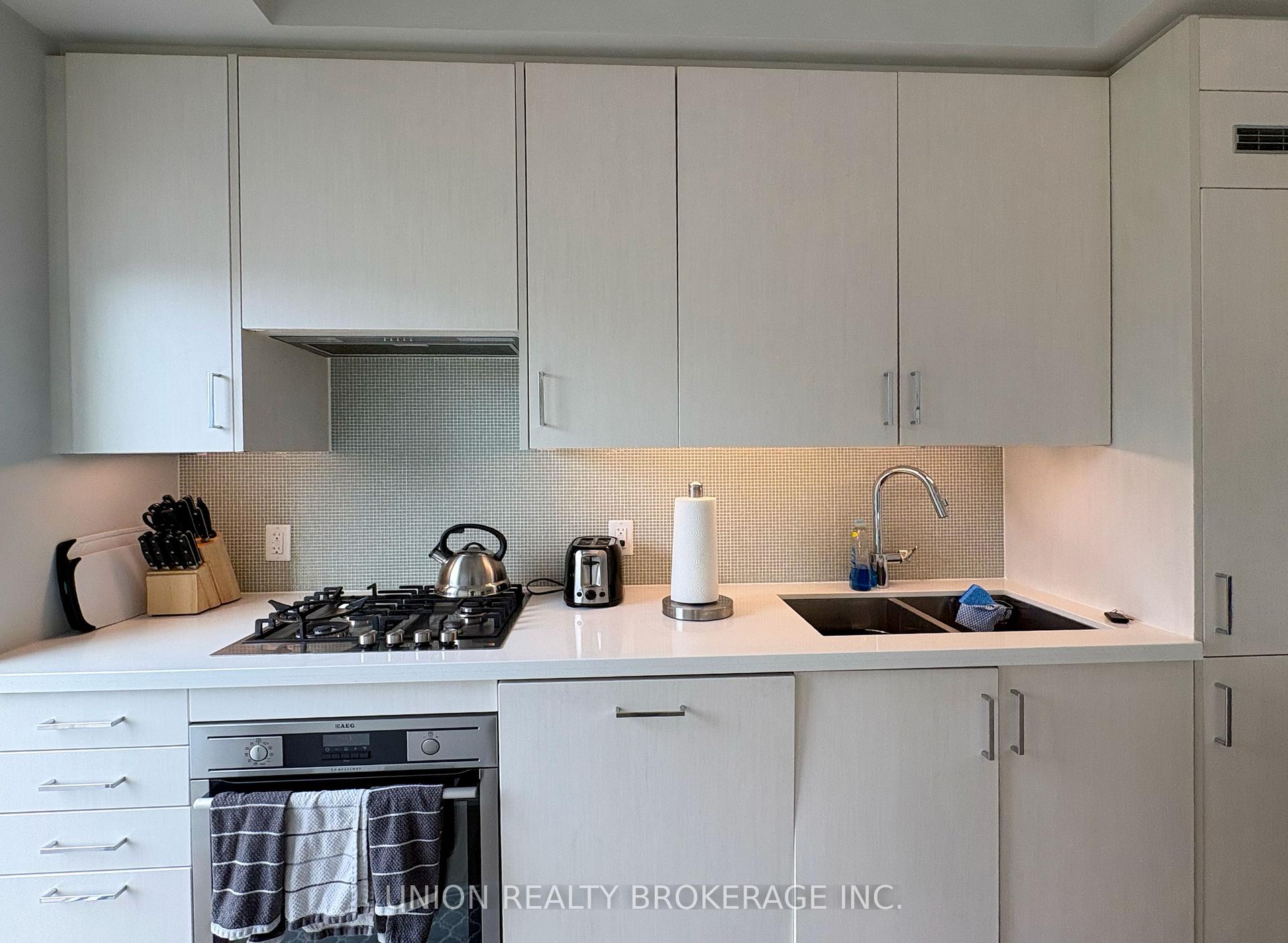 Photo 23 of Unit 307, 1960 Queen Street, Toronto, The Beaches — HOMEH