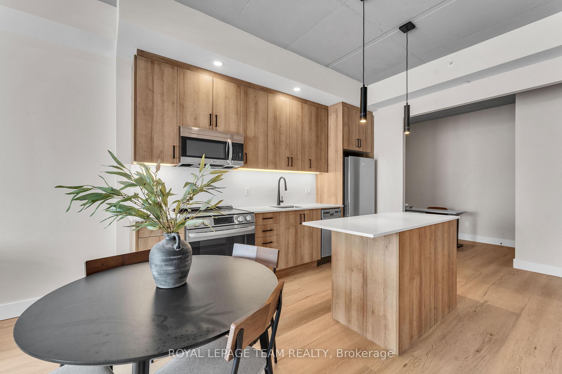 Photo 11 of Unit 305, 1008 Rogers Crescent, Brockville, Brockville — HOMEH