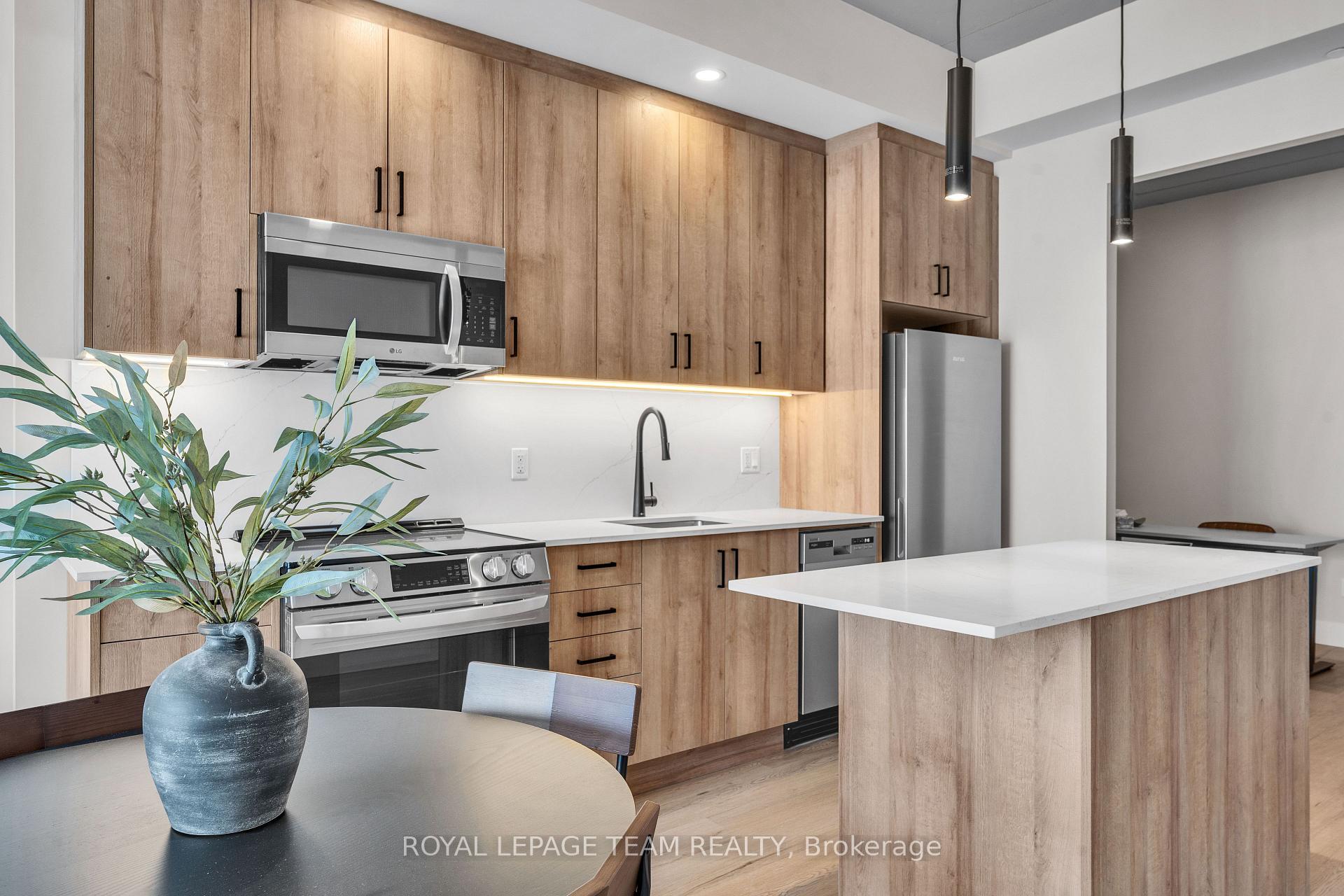 Photo 12 of Unit 305, 1008 Rogers Crescent, Brockville, Brockville — HOMEH