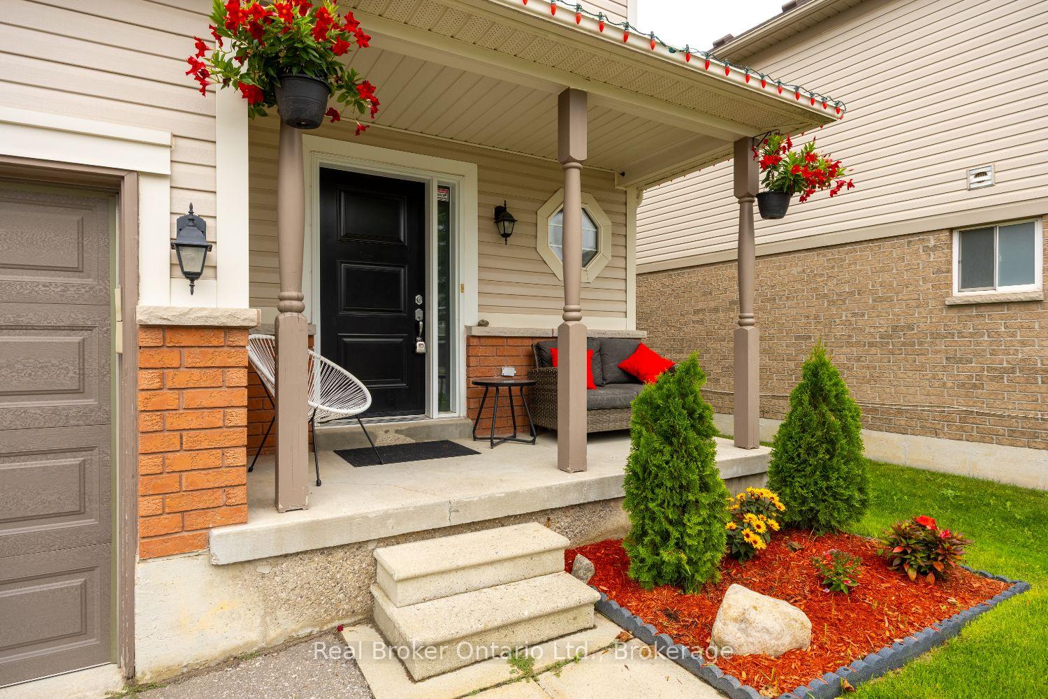 Photo 5 of 36 Bannister Street, Clarington, Bowmanville — HOMEH