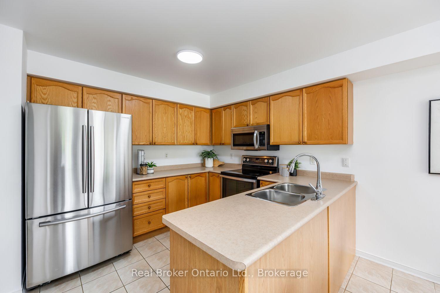 Photo 8 of 36 Bannister Street, Clarington, Bowmanville — HOMEH