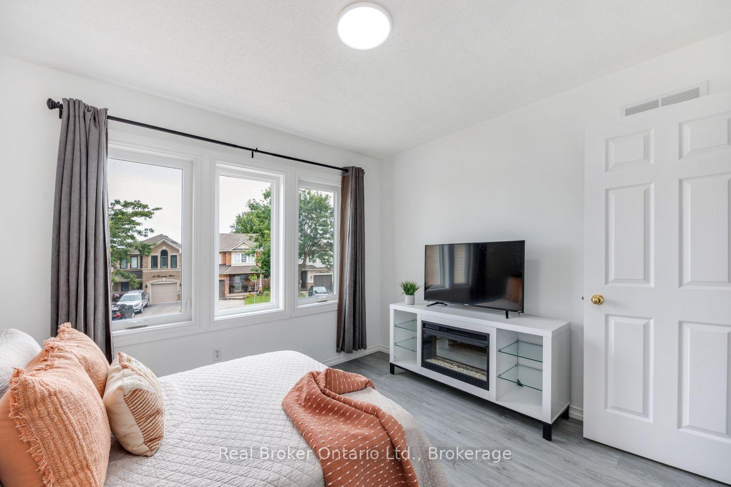 Photo 22 of 36 Bannister Street, Clarington, Bowmanville — HOMEH